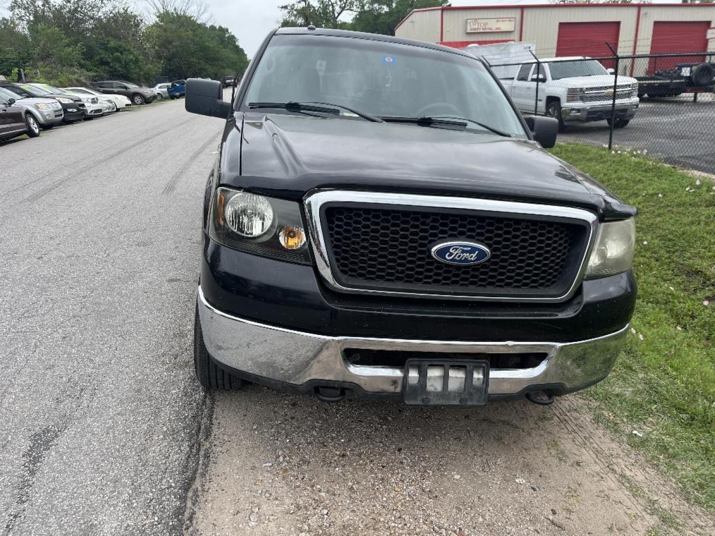 2007 BLACK FORD F-150 FX4 SuperCab (1FTPX14V67N) with an 5.4L V8 SOHC 24V FFV engine, AUTOMATIC transmission, located at 2303 West Mt. Houston, Houston, 77038, (281) 507-3956, 29.771597, -95.339569 - Photo#0