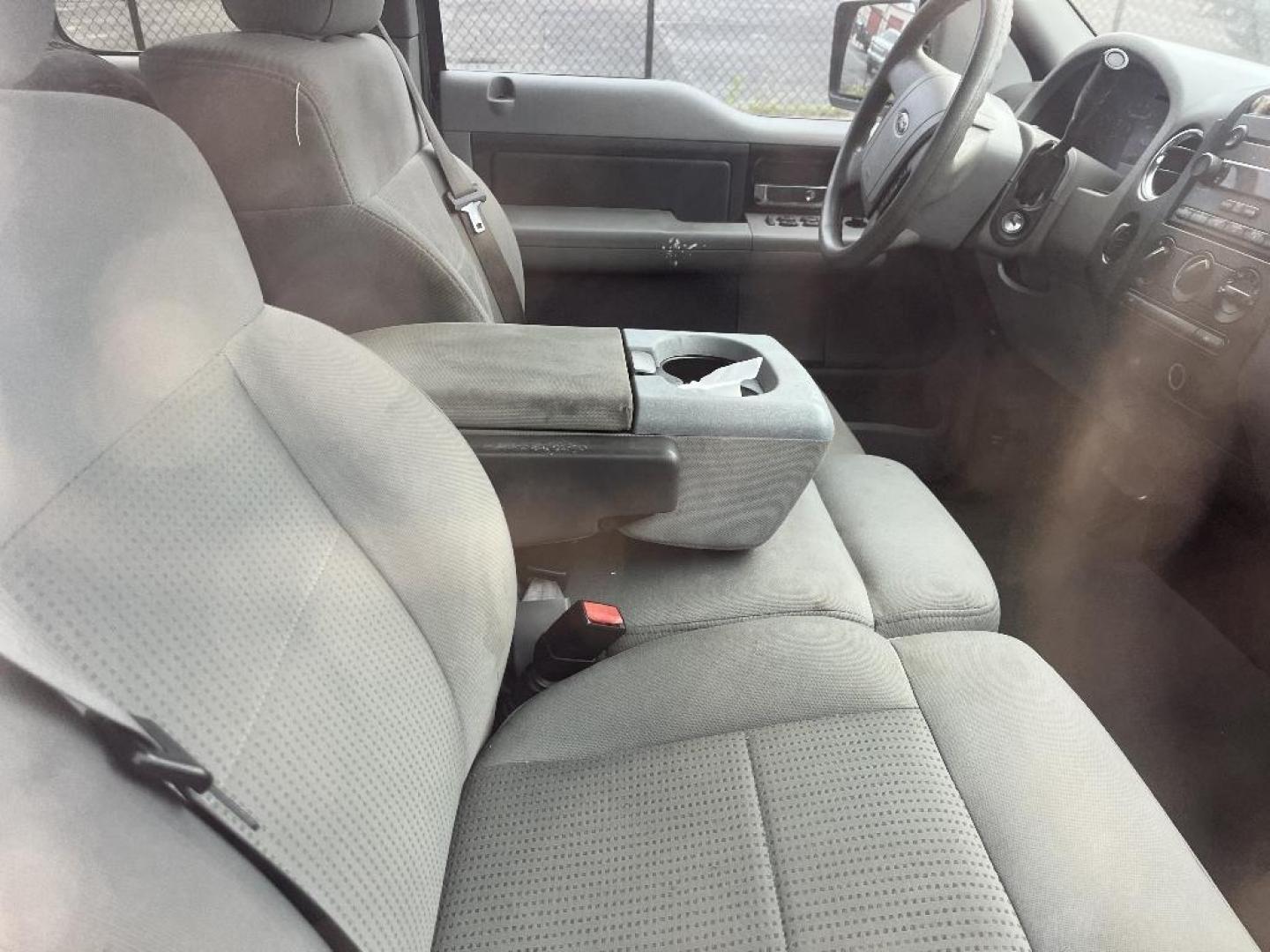 2007 BLACK FORD F-150 FX4 SuperCab (1FTPX14V67N) with an 5.4L V8 SOHC 24V FFV engine, AUTOMATIC transmission, located at 2303 West Mt. Houston, Houston, 77038, (281) 507-3956, 29.771597, -95.339569 - Photo#4