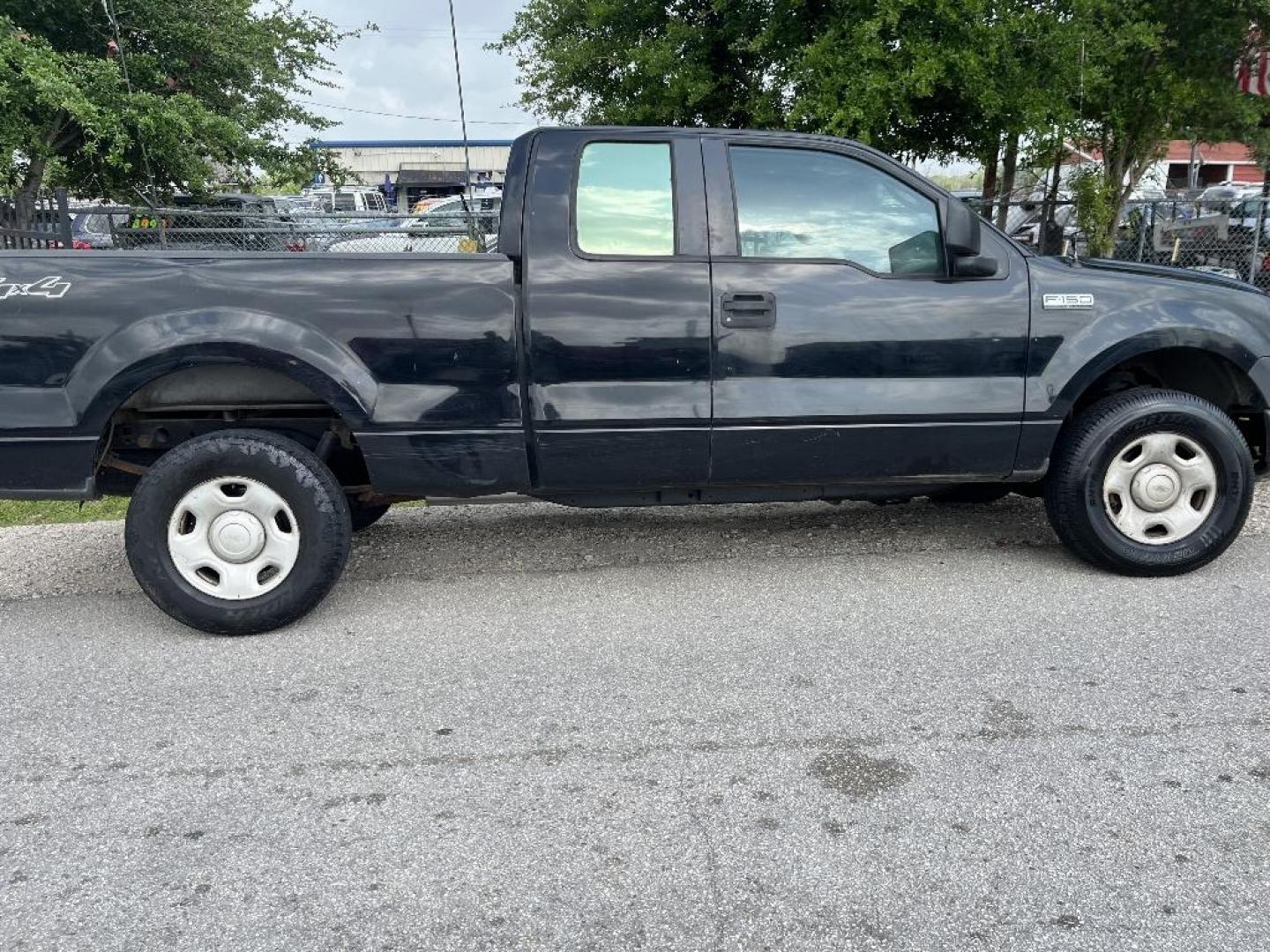 2007 BLACK FORD F-150 FX4 SuperCab (1FTPX14V37K) with an 5.4L V8 SOHC 24V FFV engine, AUTOMATIC transmission, located at 2303 West Mt. Houston, Houston, 77038, (281) 507-3956, 29.771597, -95.339569 - Photo#0