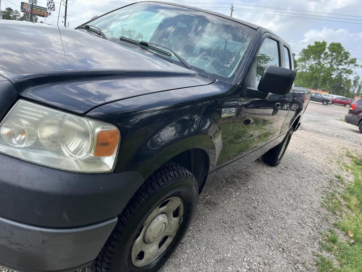 2007 BLACK FORD F-150 FX4 SuperCab (1FTPX14V37K) with an 5.4L V8 SOHC 24V FFV engine, AUTOMATIC transmission, located at 2303 West Mt. Houston, Houston, 77038, (281) 507-3956, 29.771597, -95.339569 - Photo#1