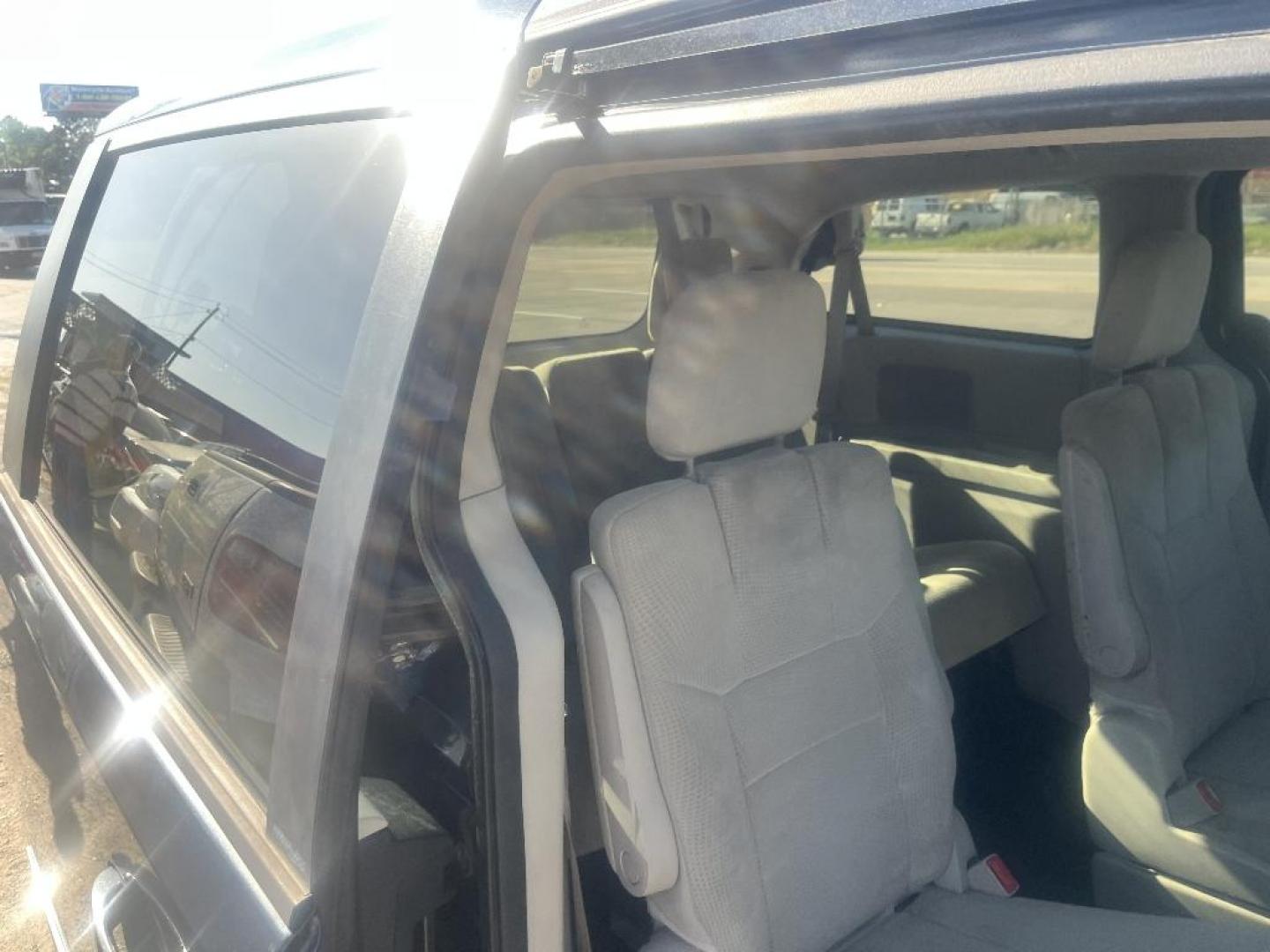 2014 BLACK DODGE GRAND CARAVAN SXT (2C4RDGCG6ER) with an 3.6L V6 DOHC 24V engine, AUTOMATIC transmission, located at 2303 West Mt. Houston, Houston, 77038, (281) 507-3956, 29.771597, -95.339569 - Photo#5