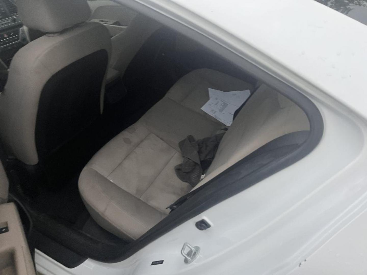 2017 WHITE HYUNDAI ELANTRA SE 6AT (5NPD74LFXHH) with an 1.8L L4 DOHC 16V engine, AUTOMATIC transmission, located at 2303 West Mt. Houston, Houston, 77038, (281) 507-3956, 29.771597, -95.339569 - Photo#2