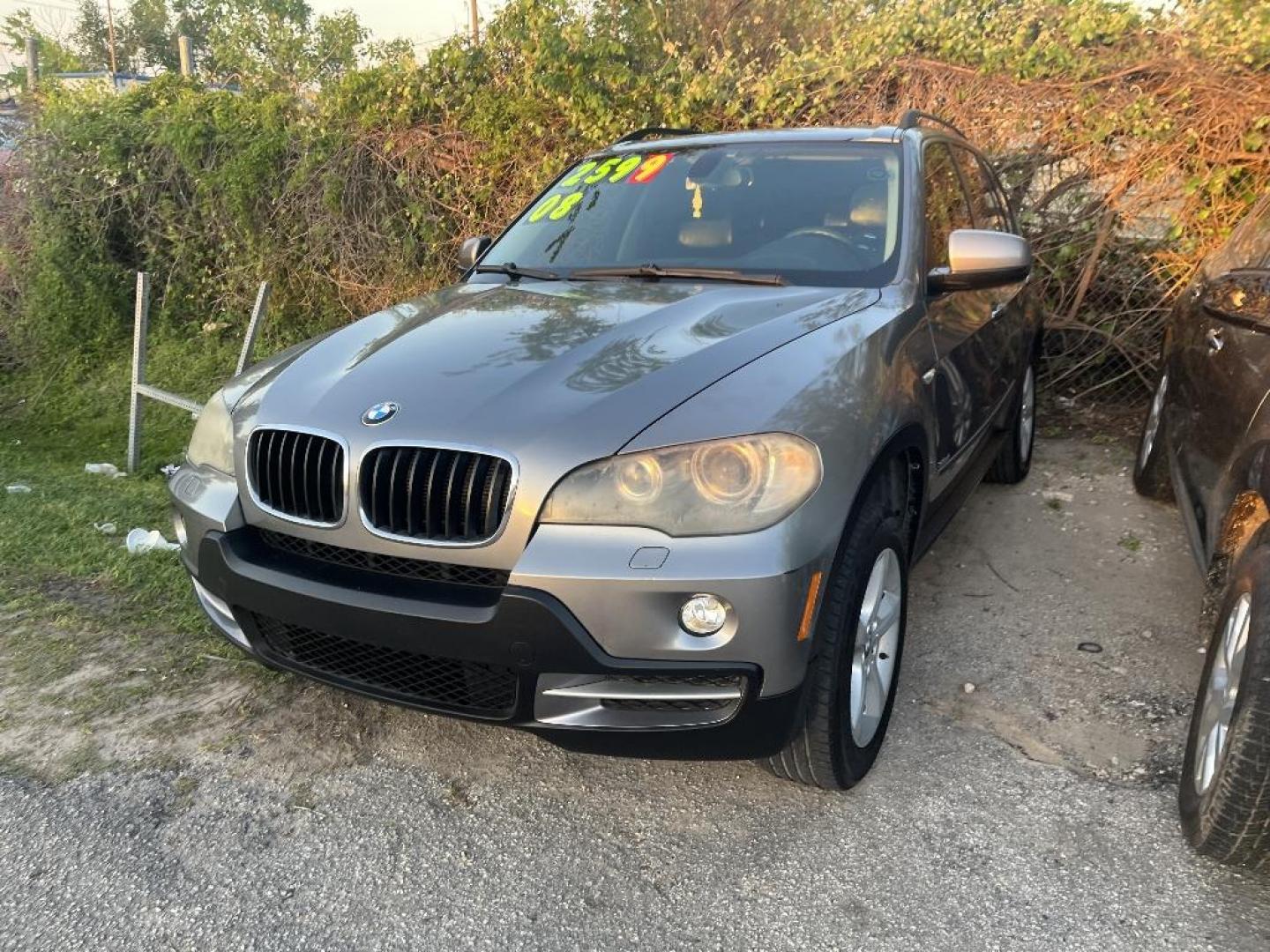 2008 GRAY BMW X5 3.0si (5UXFE435X8L) with an 3.0L L6 DOHC 24V engine, AUTOMATIC transmission, located at 2303 West Mt. Houston, Houston, 77038, (281) 507-3956, 29.771597, -95.339569 - Photo#0