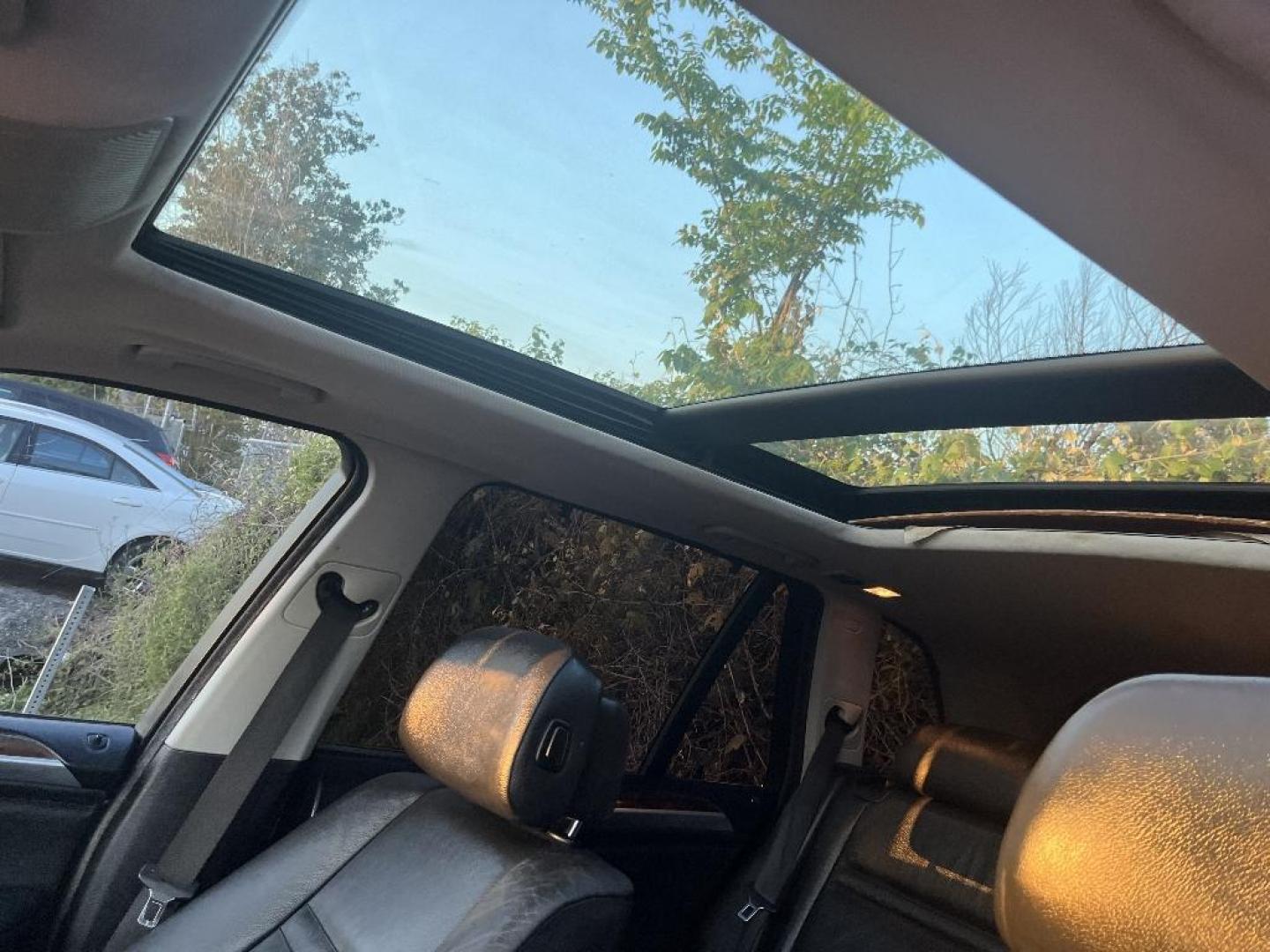 2008 GRAY BMW X5 3.0si (5UXFE435X8L) with an 3.0L L6 DOHC 24V engine, AUTOMATIC transmission, located at 2303 West Mt. Houston, Houston, 77038, (281) 507-3956, 29.771597, -95.339569 - Photo#3