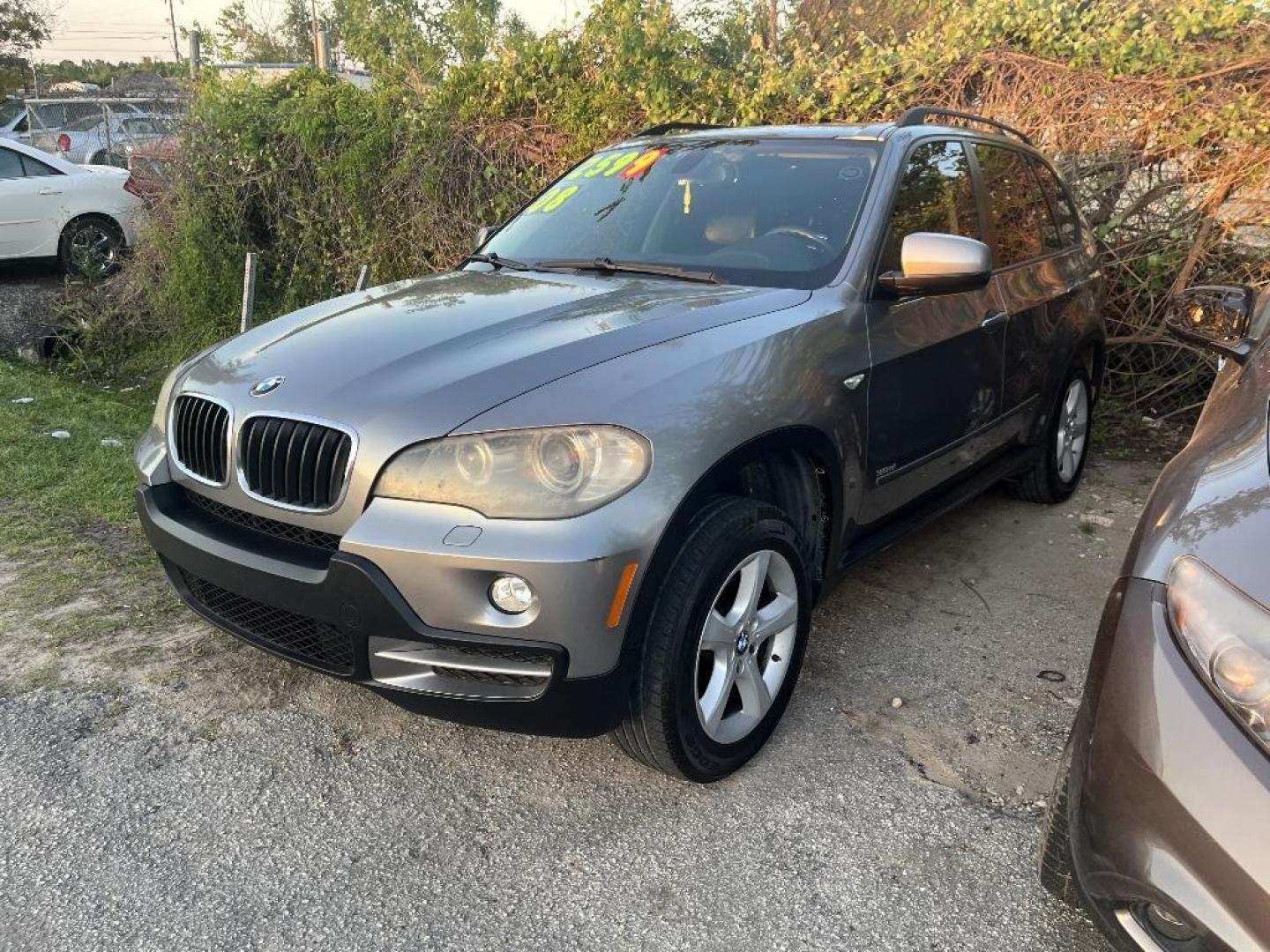 2008 GRAY BMW X5 3.0si (5UXFE435X8L) with an 3.0L L6 DOHC 24V engine, AUTOMATIC transmission, located at 2303 West Mt. Houston, Houston, 77038, (281) 507-3956, 29.771597, -95.339569 - Photo#4