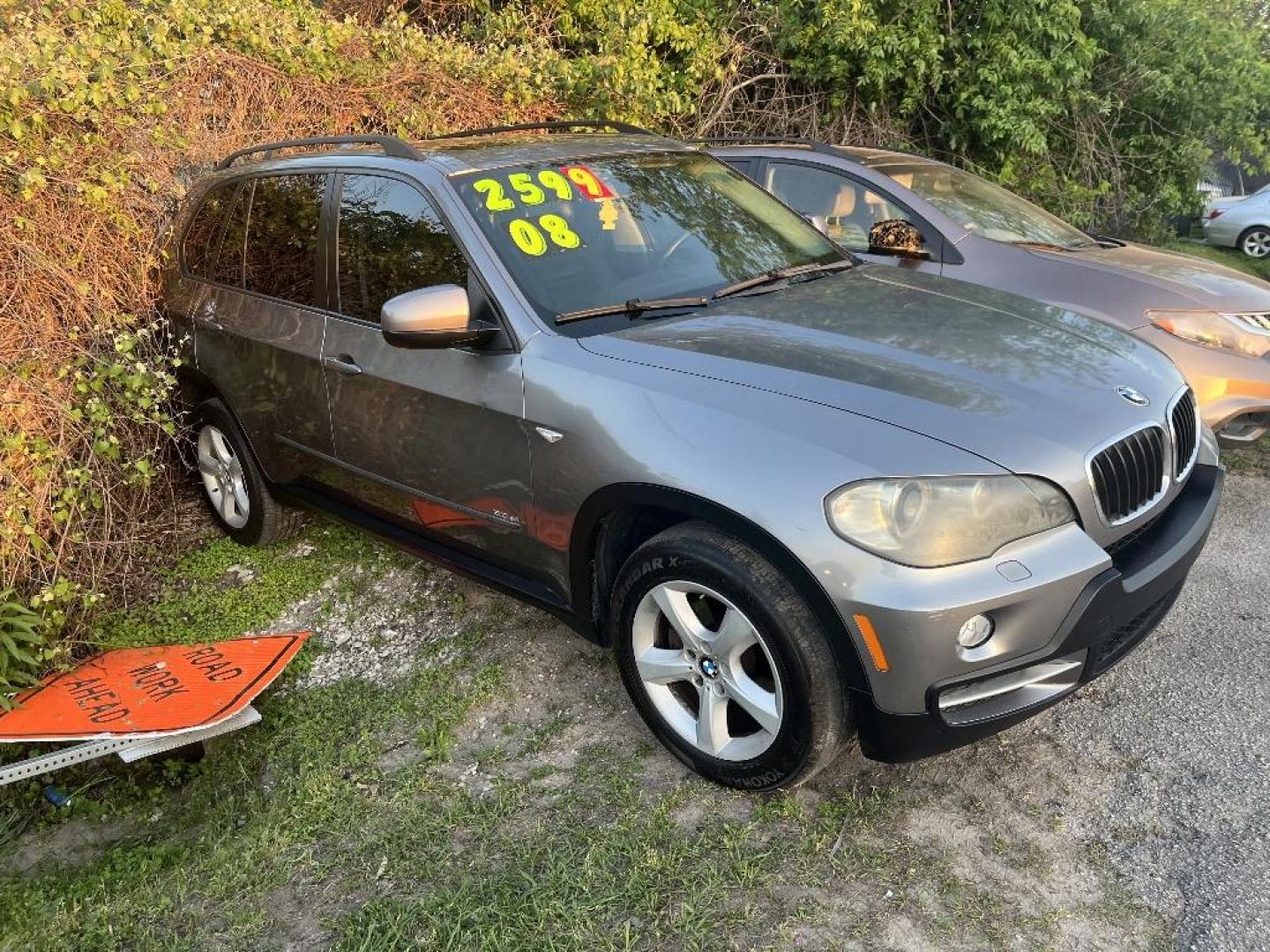 2008 GRAY BMW X5 3.0si (5UXFE435X8L) with an 3.0L L6 DOHC 24V engine, AUTOMATIC transmission, located at 2303 West Mt. Houston, Houston, 77038, (281) 507-3956, 29.771597, -95.339569 - Photo#5