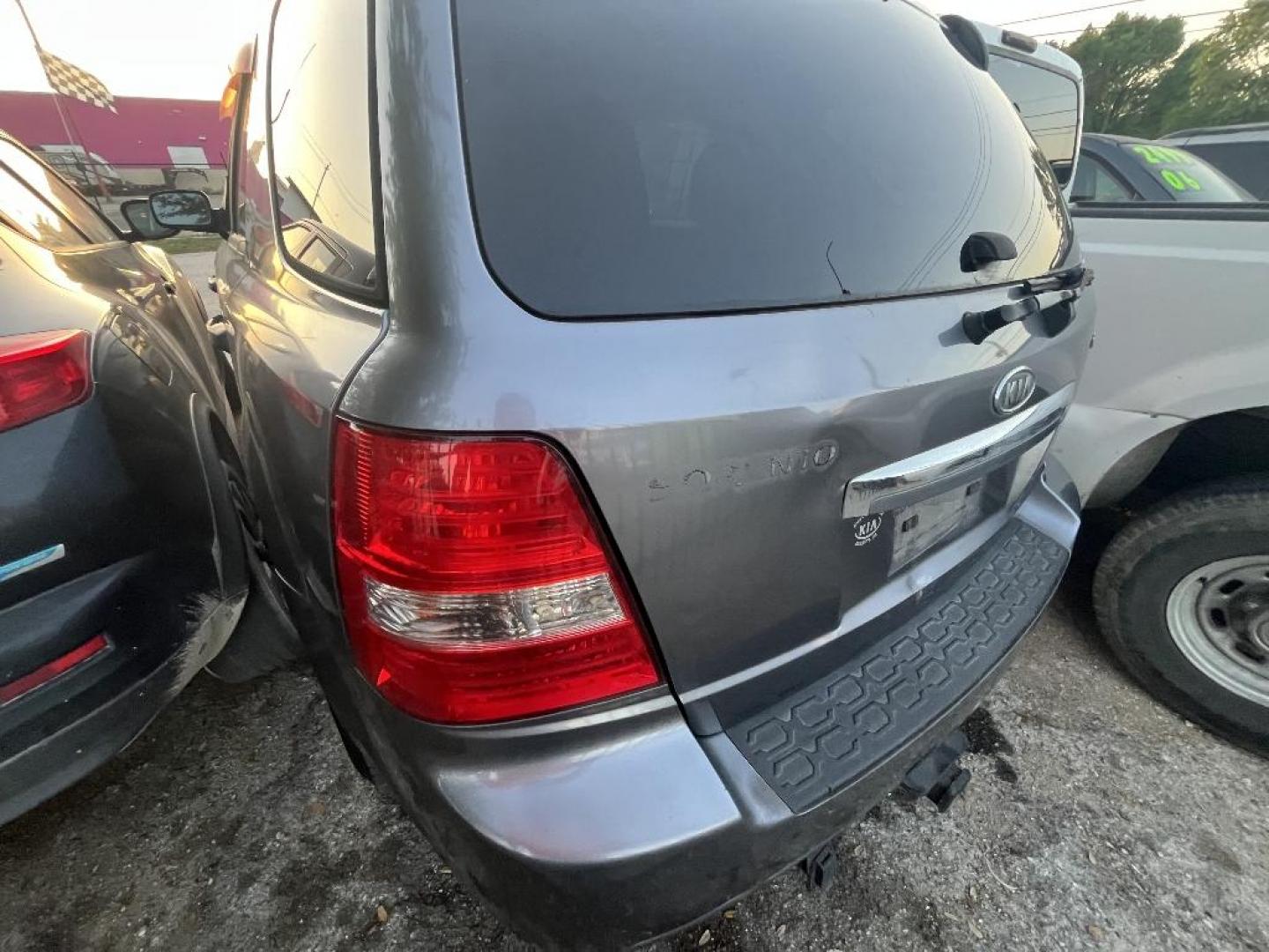 2007 GRAY KIA SORENTO LX 2WD (KNDJD736475) with an 3.8L V6 DOHC 24V engine, AUTOMATIC transmission, located at 2303 West Mt. Houston, Houston, 77038, (281) 507-3956, 29.771597, -95.339569 - Photo#1
