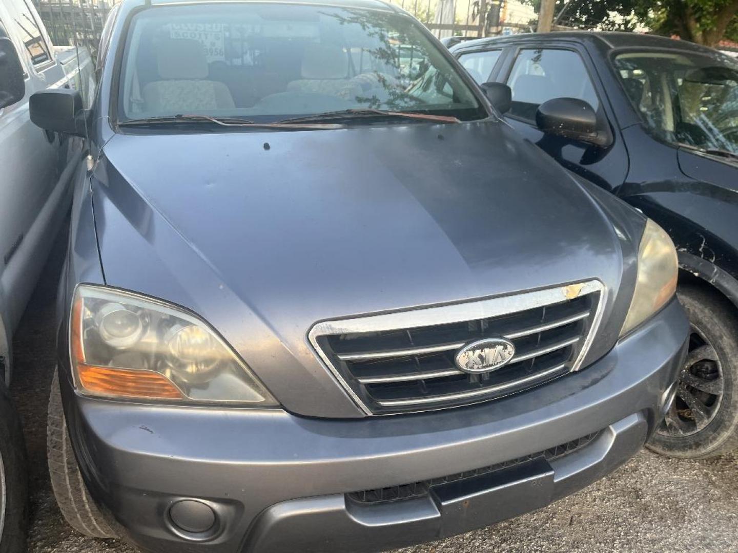 2007 GRAY KIA SORENTO LX 2WD (KNDJD736475) with an 3.8L V6 DOHC 24V engine, AUTOMATIC transmission, located at 2303 West Mt. Houston, Houston, 77038, (281) 507-3956, 29.771597, -95.339569 - Photo#2
