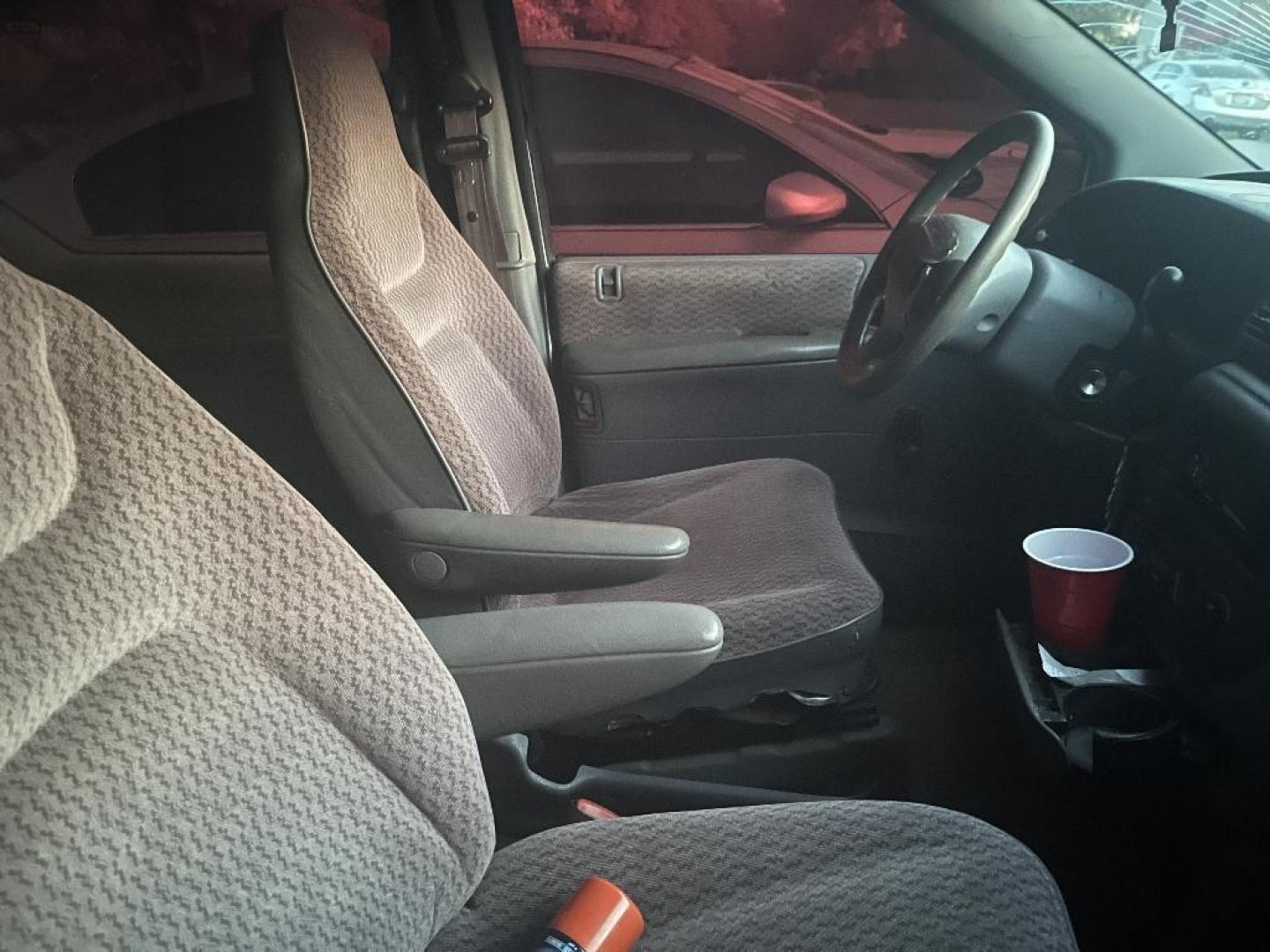 1999 WHITE DODGE GRAND CARAVAN SE (2B4GP44G5XR) with an 3.3L V6 OHV 12V FFV engine, AUTOMATIC transmission, located at 2303 West Mt. Houston, Houston, 77038, (281) 507-3956, 29.771597, -95.339569 - Photo#4