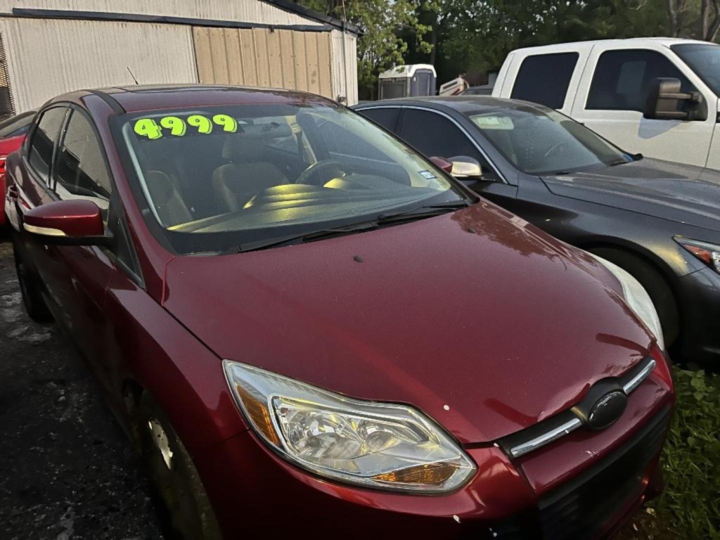 2013 RED FORD FOCUS SE Sedan (1FADP3F27DL) with an 2.0L L4 DOHC 16V engine, AUTOMATIC transmission, located at 2303 West Mt. Houston, Houston, 77038, (281) 507-3956, 29.771597, -95.339569 - Photo#2