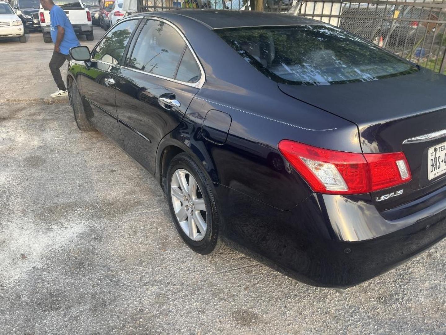 2009 BLACK LEXUS ES 350 Sedan (JTHBJ46G392) with an 3.5L V6 DOHC 24V engine, AUTOMATIC transmission, located at 2303 West Mt. Houston, Houston, 77038, (281) 507-3956, 29.771597, -95.339569 - Photo#3