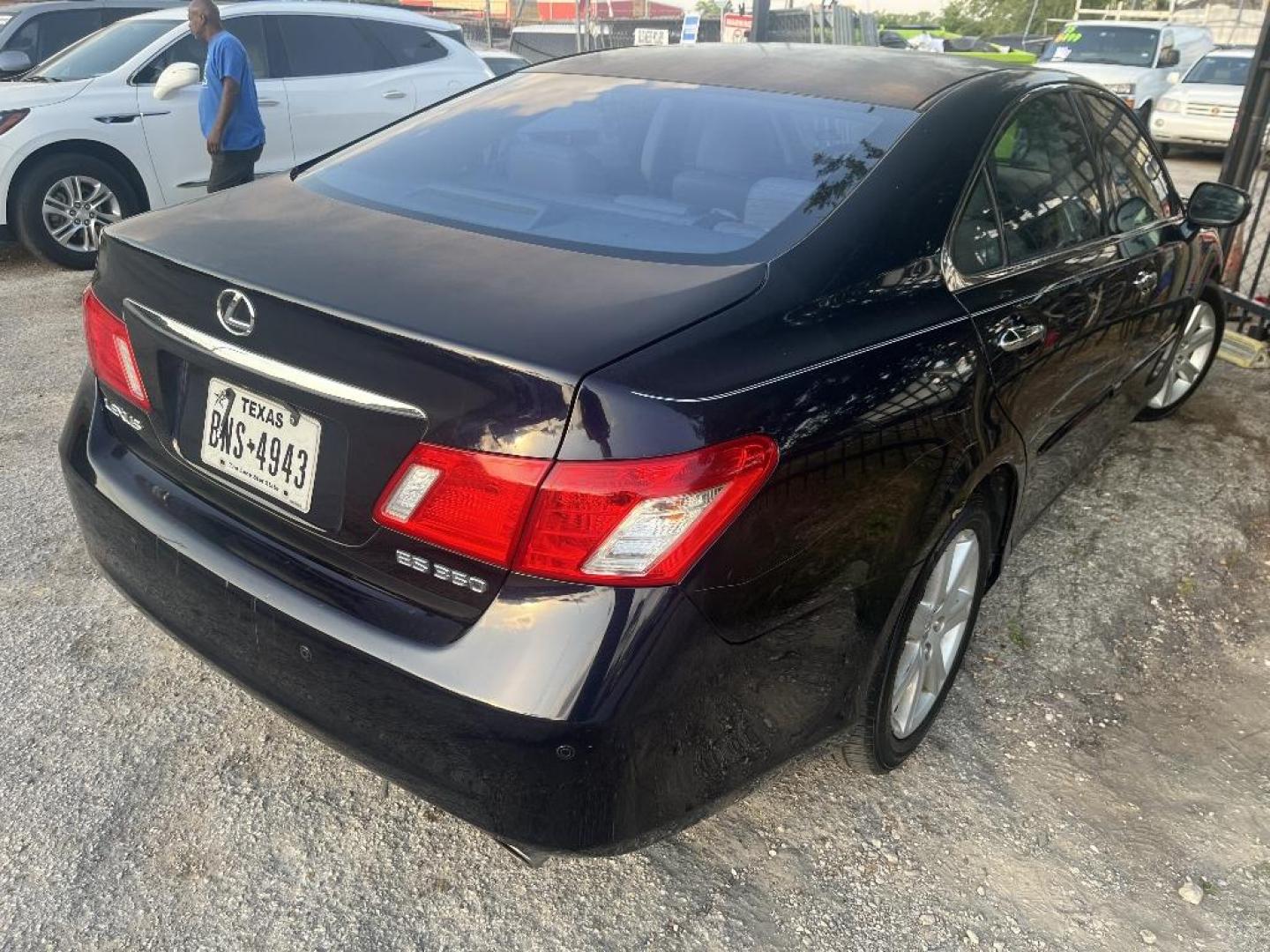 2009 BLACK LEXUS ES 350 Sedan (JTHBJ46G392) with an 3.5L V6 DOHC 24V engine, AUTOMATIC transmission, located at 2303 West Mt. Houston, Houston, 77038, (281) 507-3956, 29.771597, -95.339569 - Photo#4