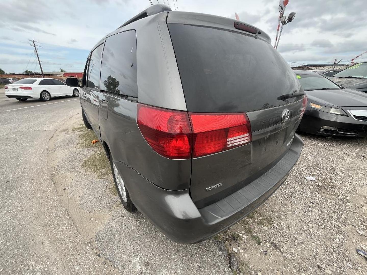 2004 GRAY TOYOTA SIENNA XLE (5TDZA22C14S) with an 3.3L V6 DOHC 24V engine, AUTOMATIC transmission, located at 2303 West Mt. Houston, Houston, 77038, (281) 507-3956, 29.771597, -95.339569 - Photo#1