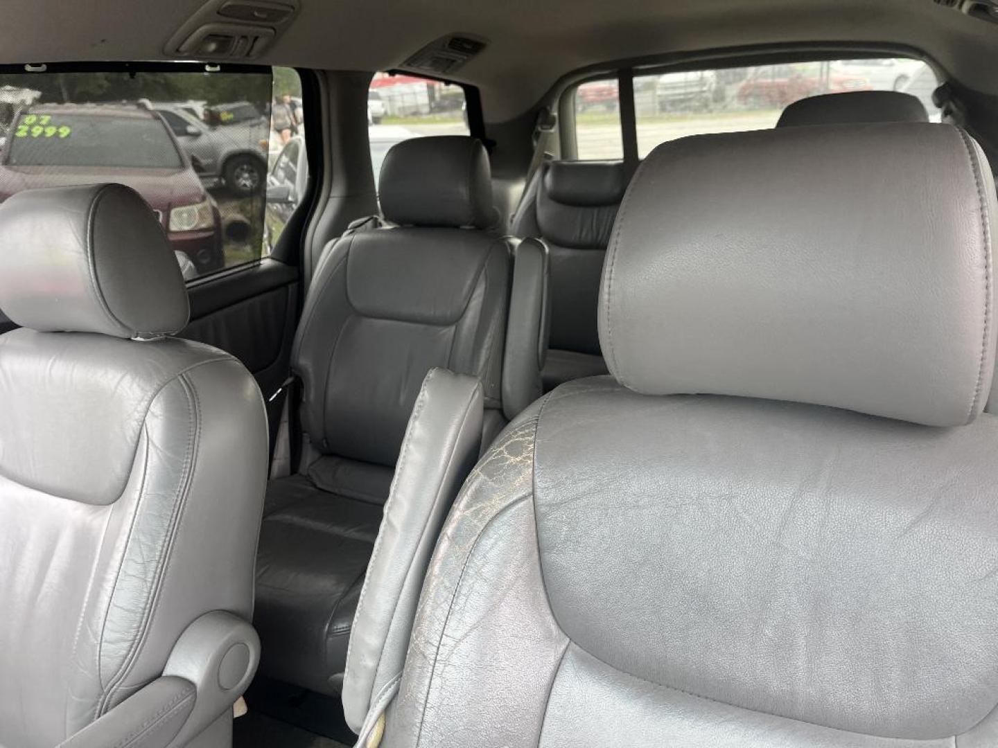 2004 GRAY TOYOTA SIENNA XLE (5TDZA22C14S) with an 3.3L V6 DOHC 24V engine, AUTOMATIC transmission, located at 2303 West Mt. Houston, Houston, 77038, (281) 507-3956, 29.771597, -95.339569 - Photo#3