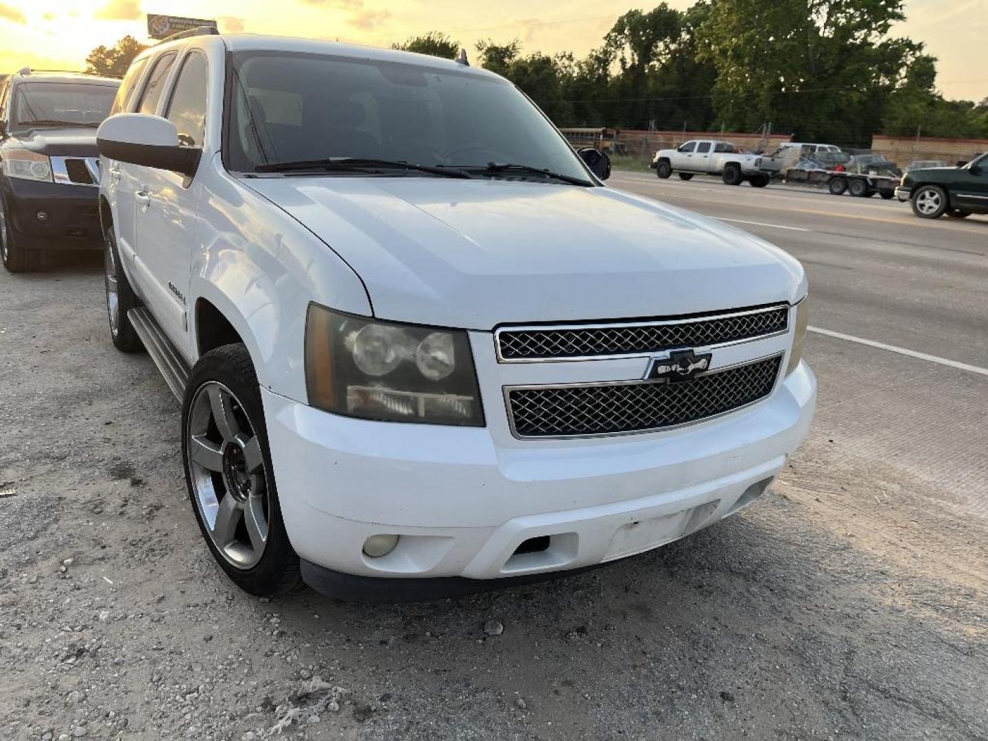 2007 WHITE CHEVROLET TAHOE LS 2WD (1GNFC13J77J) with an 5.3L V8 OHV 16V engine, AUTOMATIC transmission, located at 2303 West Mt. Houston, Houston, 77038, (281) 507-3956, 29.771597, -95.339569 - Photo#7