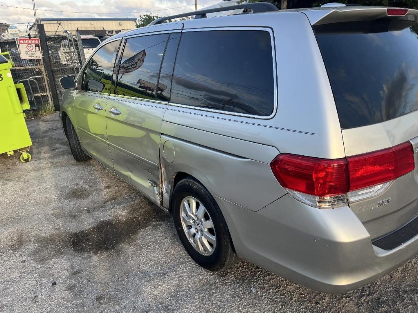 2008 GRAY HONDA ODYSSEY EX-L (5FNRL38638B) with an 3.5L V6 SOHC 24V engine, AUTOMATIC transmission, located at 2303 West Mt. Houston, Houston, 77038, (281) 507-3956, 29.771597, -95.339569 - Photo#1