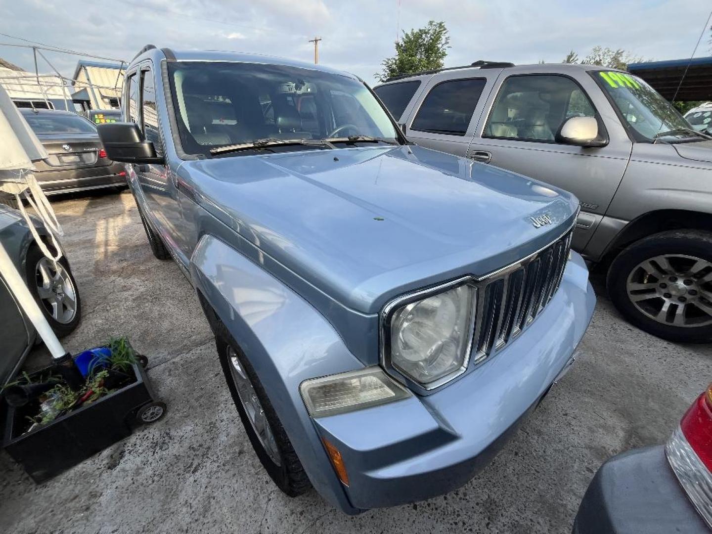 2012 BLUE JEEP LIBERTY Sport 4WD (1C4PJMAK8CW) with an 3.7L V6 SOHC 12V engine, AUTOMATIC transmission, located at 2303 West Mt. Houston, Houston, 77038, (281) 507-3956, 29.771597, -95.339569 - Photo#4
