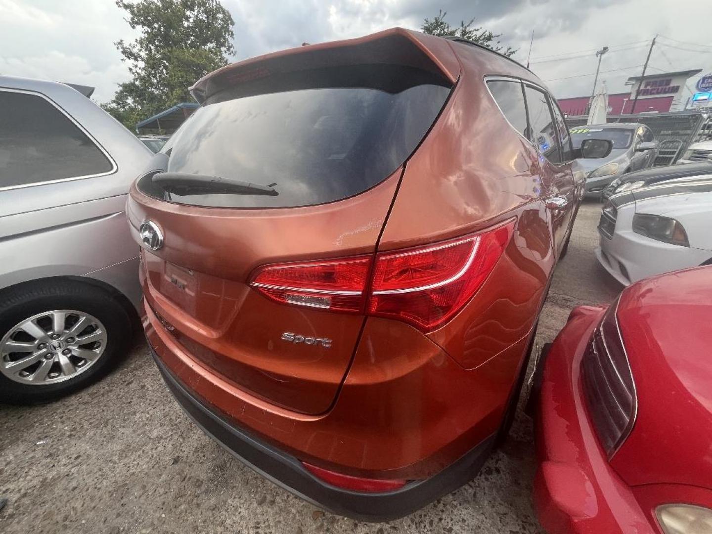 2013 ORANGE HYUNDAI SANTA FE Sport 2.4 FWD (5XYZU3LB7DG) with an 2.4L L4 DOHC 16V engine, AUTOMATIC transmission, located at 2303 West Mt. Houston, Houston, 77038, (281) 507-3956, 29.771597, -95.339569 - Photo#4