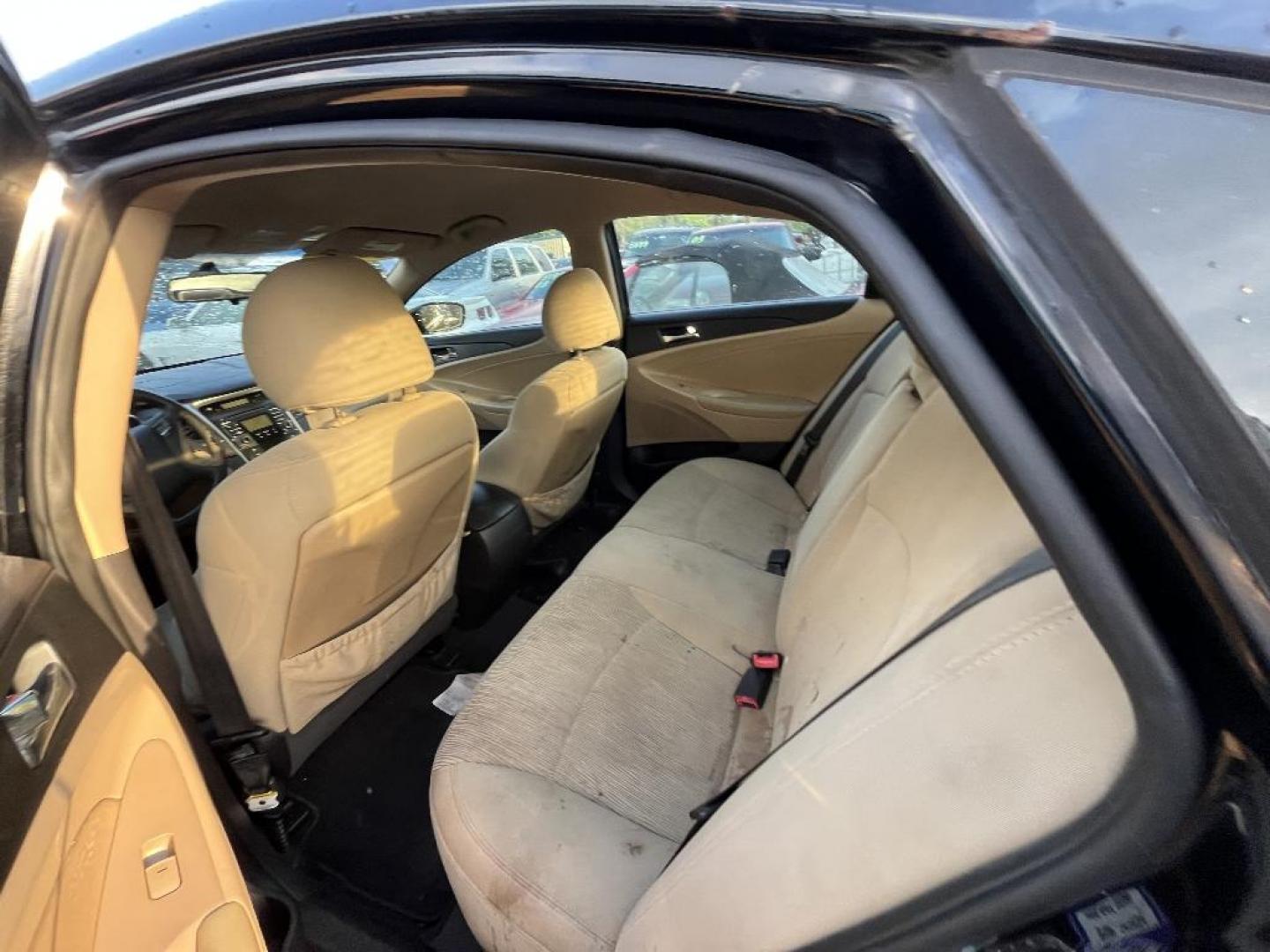 2011 GRAY HYUNDAI SONATA GLS Auto (5NPEB4AC2BH) with an 2.4L L4 DOHC 16V engine, AUTOMATIC transmission, located at 2303 West Mt. Houston, Houston, 77038, (281) 507-3956, 29.771597, -95.339569 - Photo#2