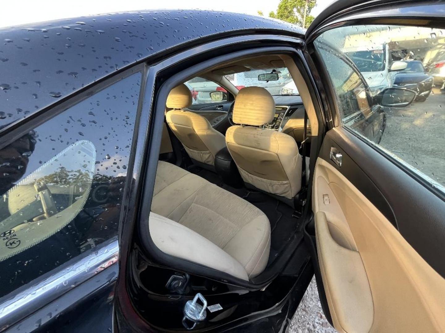 2011 GRAY HYUNDAI SONATA GLS Auto (5NPEB4AC2BH) with an 2.4L L4 DOHC 16V engine, AUTOMATIC transmission, located at 2303 West Mt. Houston, Houston, 77038, (281) 507-3956, 29.771597, -95.339569 - Photo#3