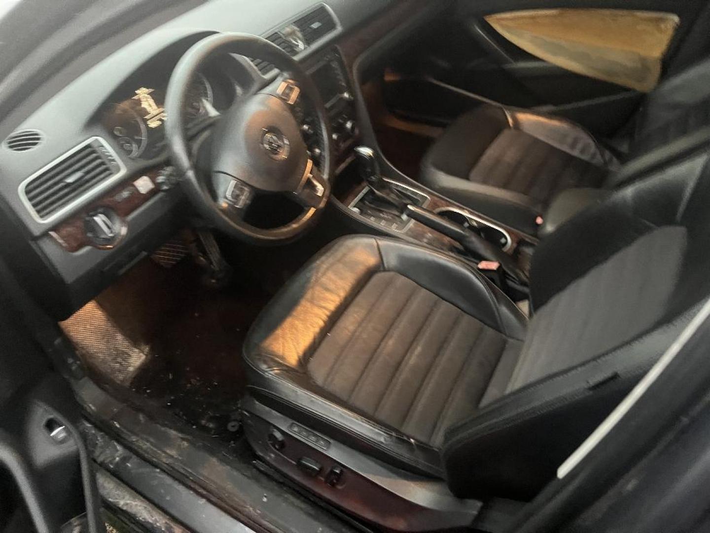 2013 GRAY VOLKSWAGEN PASSAT 2.0L TDI SE AT (1VWCN7A3XDC) with an 2.0L L4 DOHC 16V TURBO DIESEL engine, AUTOMATIC transmission, located at 2303 West Mt. Houston, Houston, 77038, (281) 507-3956, 29.771597, -95.339569 - Photo#4