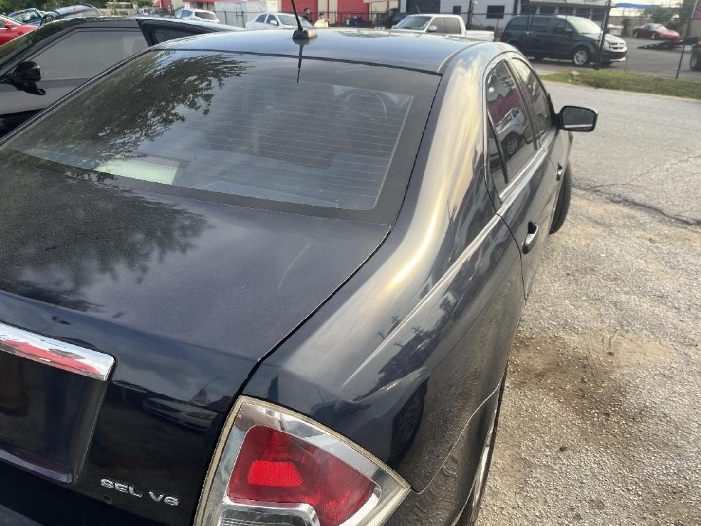 2008 BROWN FORD FUSION V6 SEL (3FAHP08158R) with an 3.0L V6 DOHC 24V engine, AUTOMATIC transmission, located at 2303 West Mt. Houston, Houston, 77038, (281) 507-3956, 29.771597, -95.339569 - Photo#2
