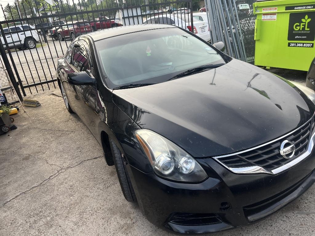 photo of 2012 NISSAN ALTIMA 2.5 S 6M/T Coupe