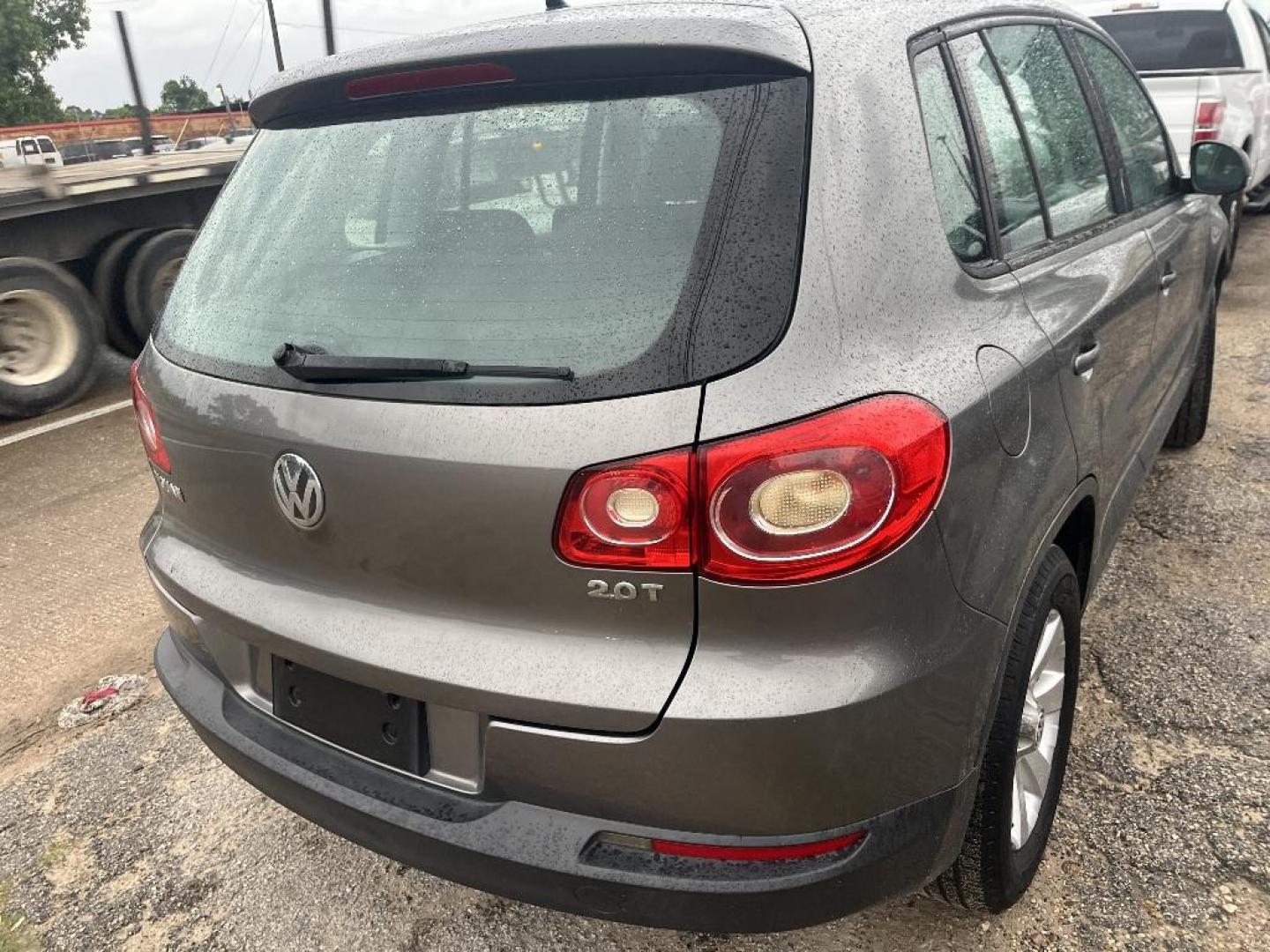 2010 GRAY VOLKSWAGEN TIGUAN S (WVGAV7AX9AW) with an 2.0L L4 DOHC 16V TURBO engine, AUTOMATIC transmission, located at 2303 West Mt. Houston, Houston, 77038, (281) 507-3956, 29.771597, -95.339569 - Photo#2