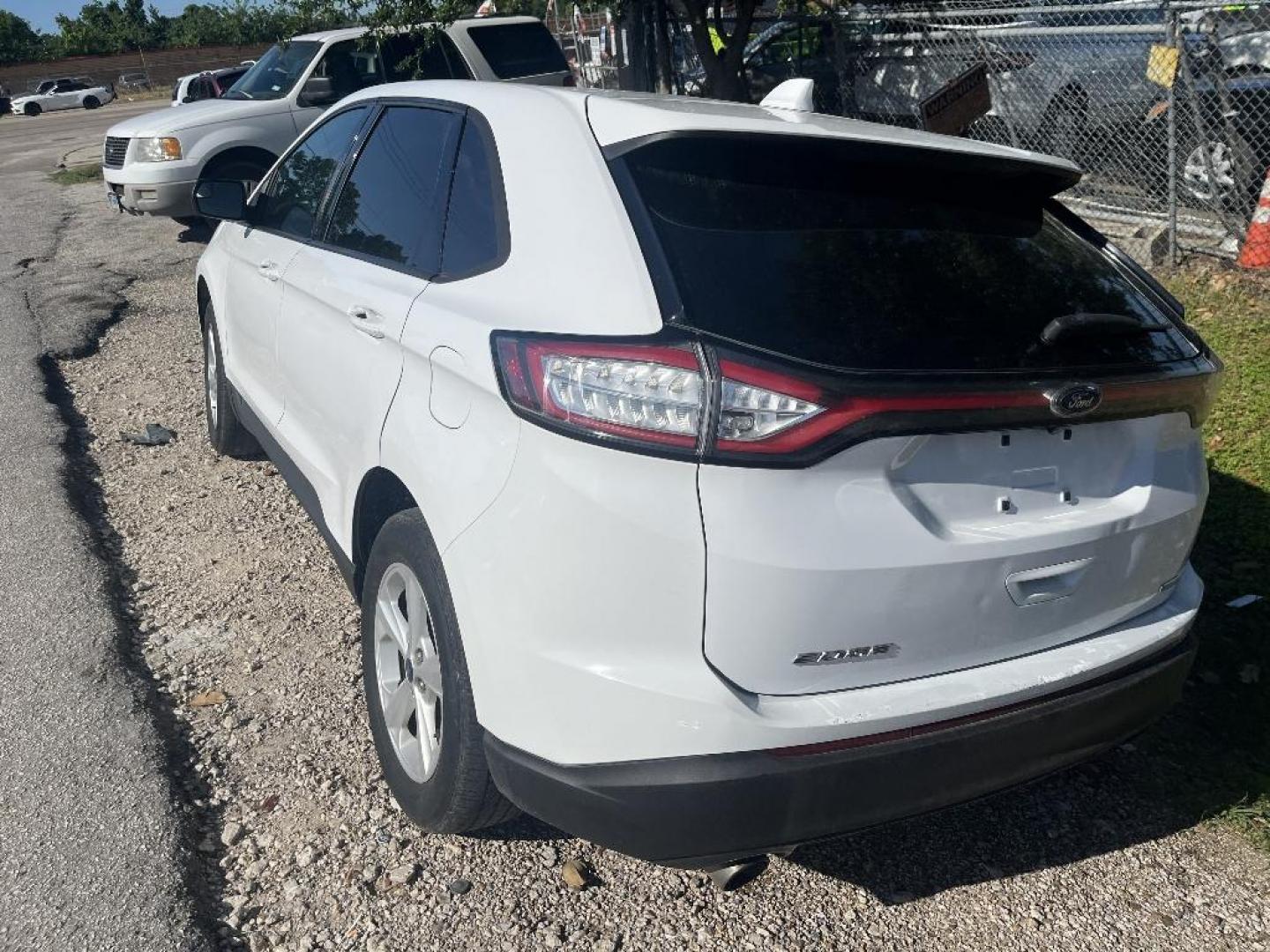 2015 WHITE FORD EDGE SE FWD (2FMTK3G98FB) with an 2.0L L4 DOHC 16V engine, AUTOMATIC transmission, located at 2303 West Mt. Houston, Houston, 77038, (281) 507-3956, 29.771597, -95.339569 - Photo#2