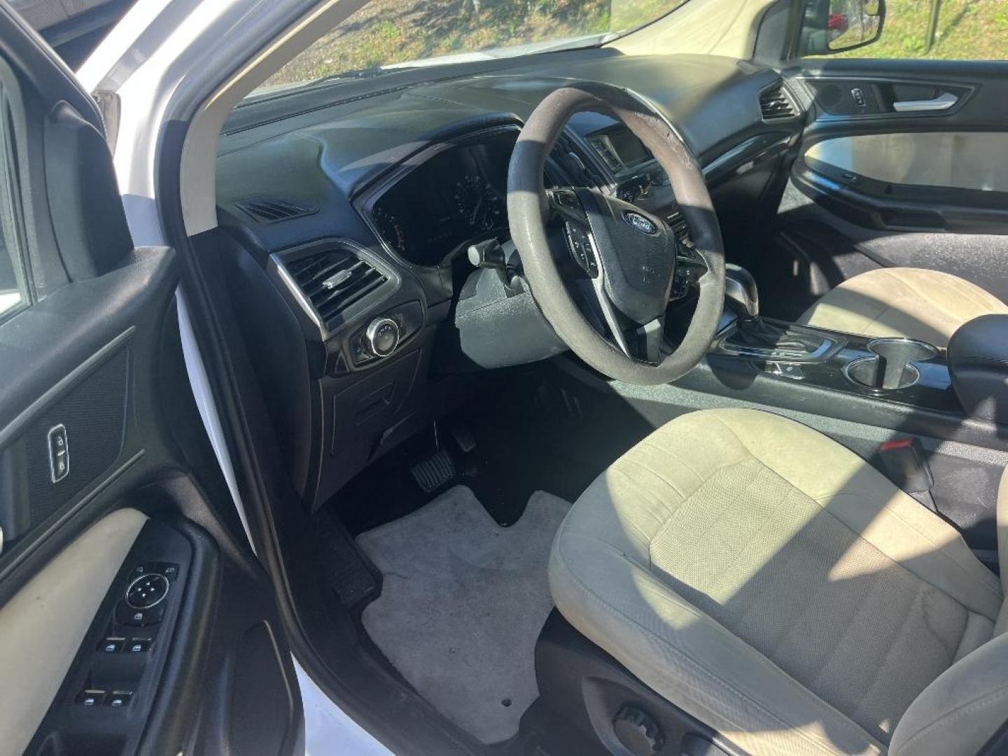 2015 WHITE FORD EDGE SE FWD (2FMTK3G98FB) with an 2.0L L4 DOHC 16V engine, AUTOMATIC transmission, located at 2303 West Mt. Houston, Houston, 77038, (281) 507-3956, 29.771597, -95.339569 - Photo#6