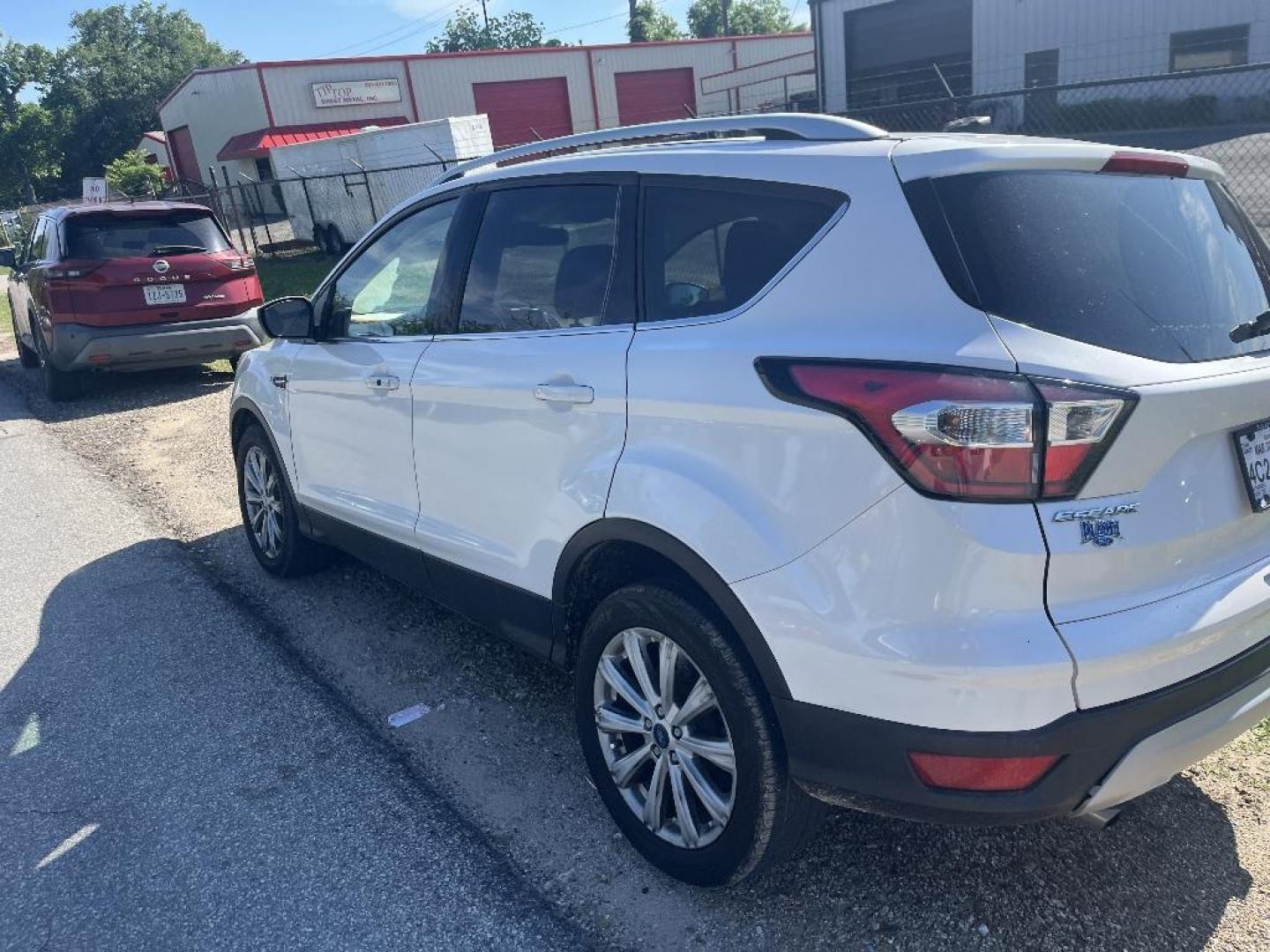 2015 WHITE FORD EDGE SE FWD (2FMTK3G98FB) with an 2.0L L4 DOHC 16V engine, AUTOMATIC transmission, located at 2303 West Mt. Houston, Houston, 77038, (281) 507-3956, 29.771597, -95.339569 - Photo#8