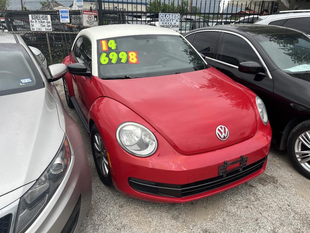 photo of 2014 VOLKSWAGEN BEETLE 2.5L w/Sunroof Sound  and  Nav