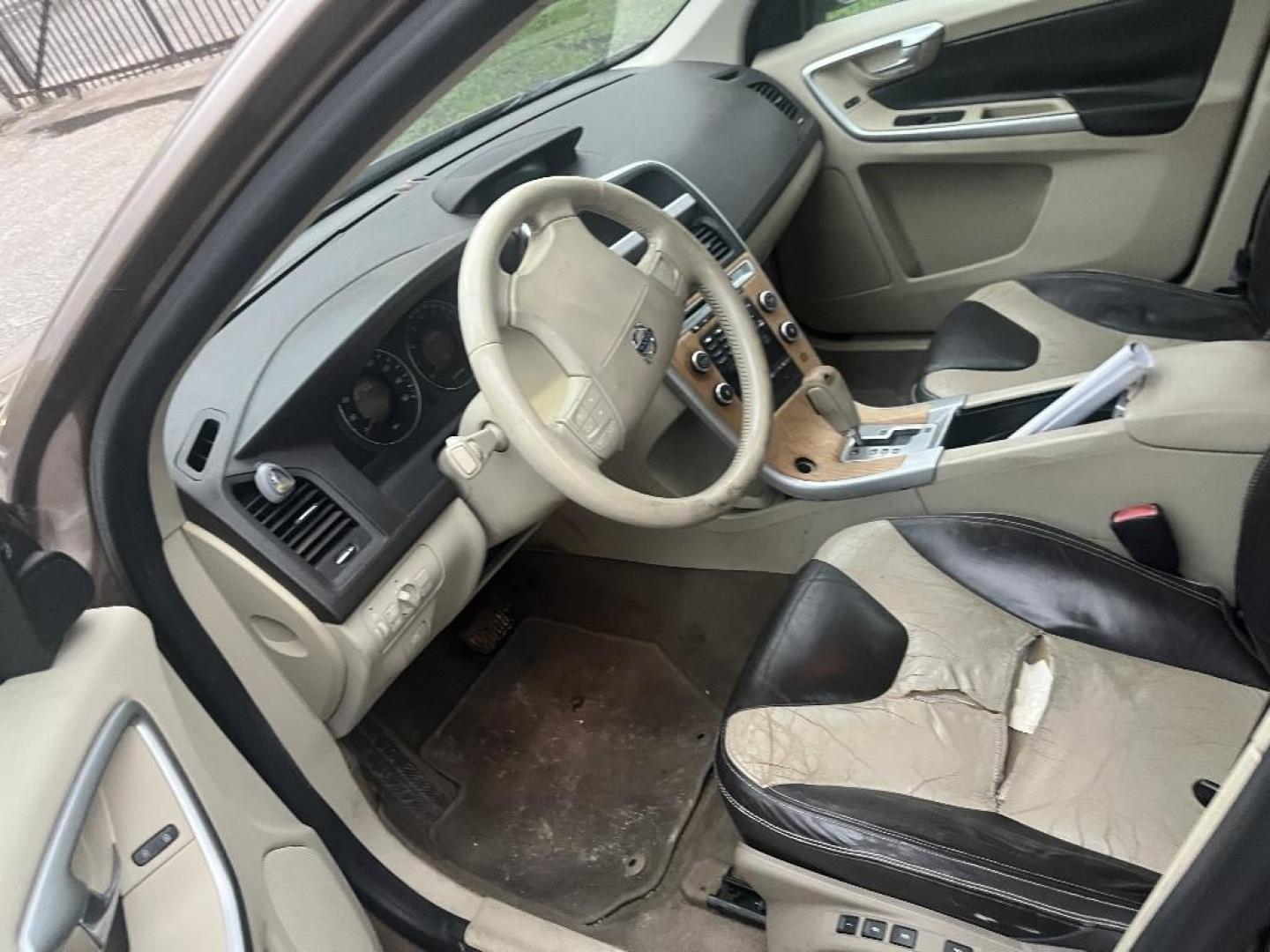 2018 BLACK JEEP COMPASS Latitude FWD (3C4NJCBB4JT) with an 2.4L L4 DOHC 16V engine, AUTOMATIC transmission, located at 2303 West Mt. Houston, Houston, 77038, (281) 507-3956, 29.771597, -95.339569 - Photo#2