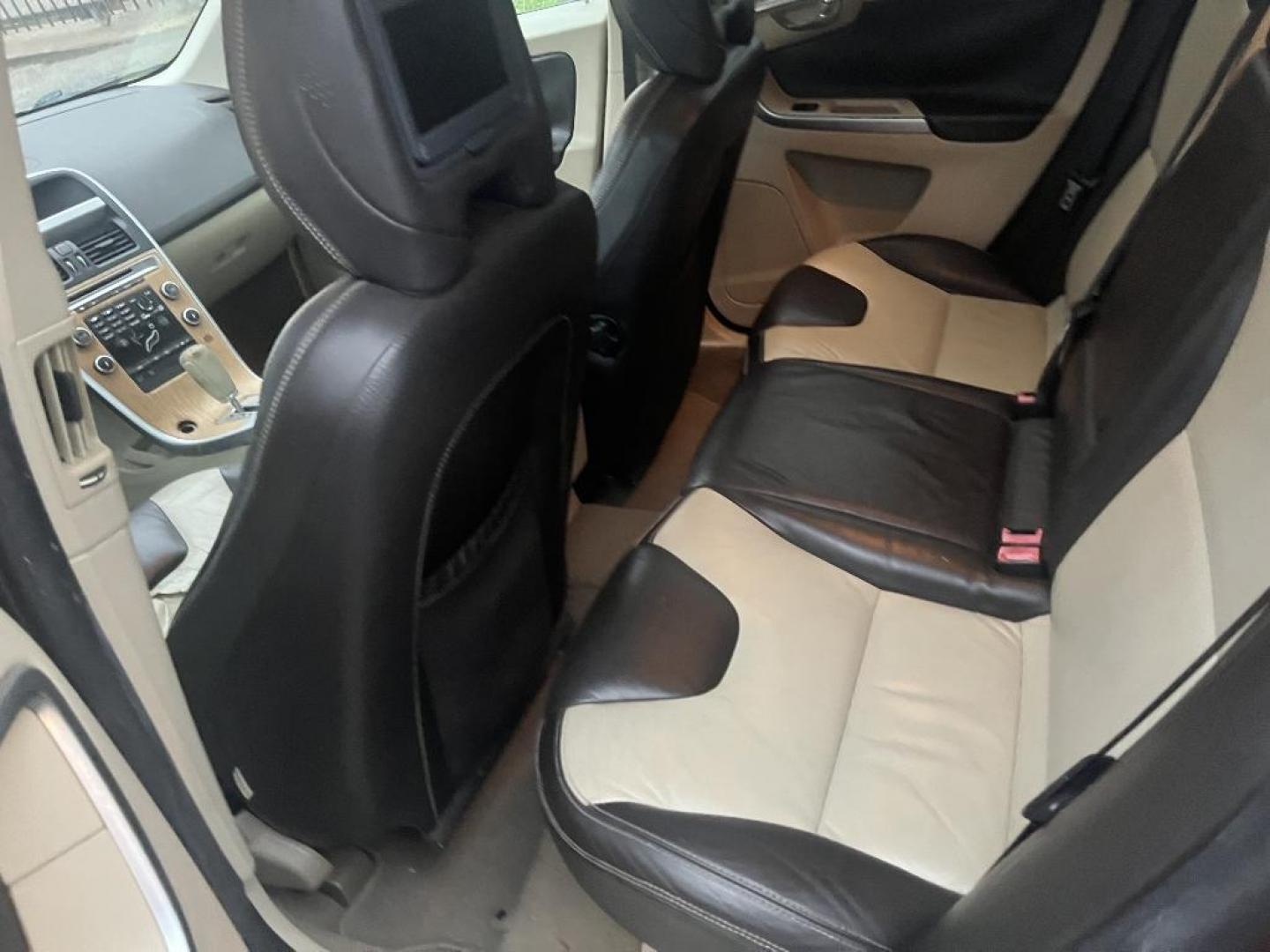 2018 BLACK JEEP COMPASS Latitude FWD (3C4NJCBB4JT) with an 2.4L L4 DOHC 16V engine, AUTOMATIC transmission, located at 2303 West Mt. Houston, Houston, 77038, (281) 507-3956, 29.771597, -95.339569 - Photo#3