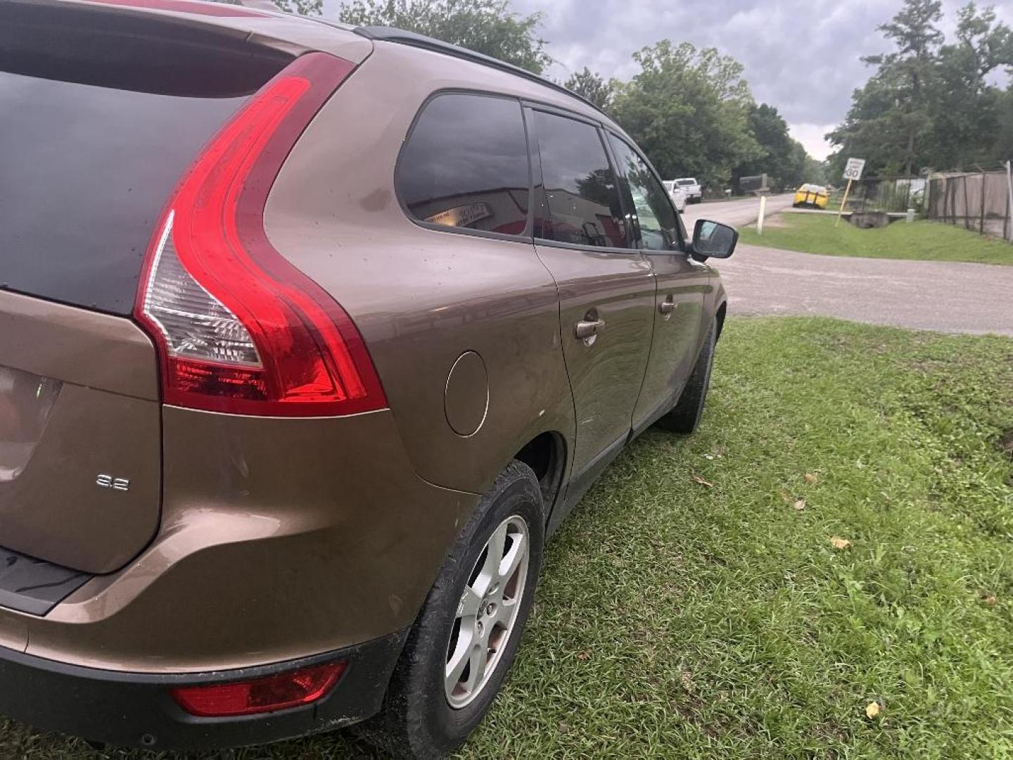 2010 BROWN VOLVO XC60 T6 FWD (YV4982DL0A2) with an 3.0L L6 DOHC 24V TURBO engine, AUTOMATIC transmission, located at 2303 West Mt. Houston, Houston, 77038, (281) 507-3956, 29.771597, -95.339569 - Photo#1