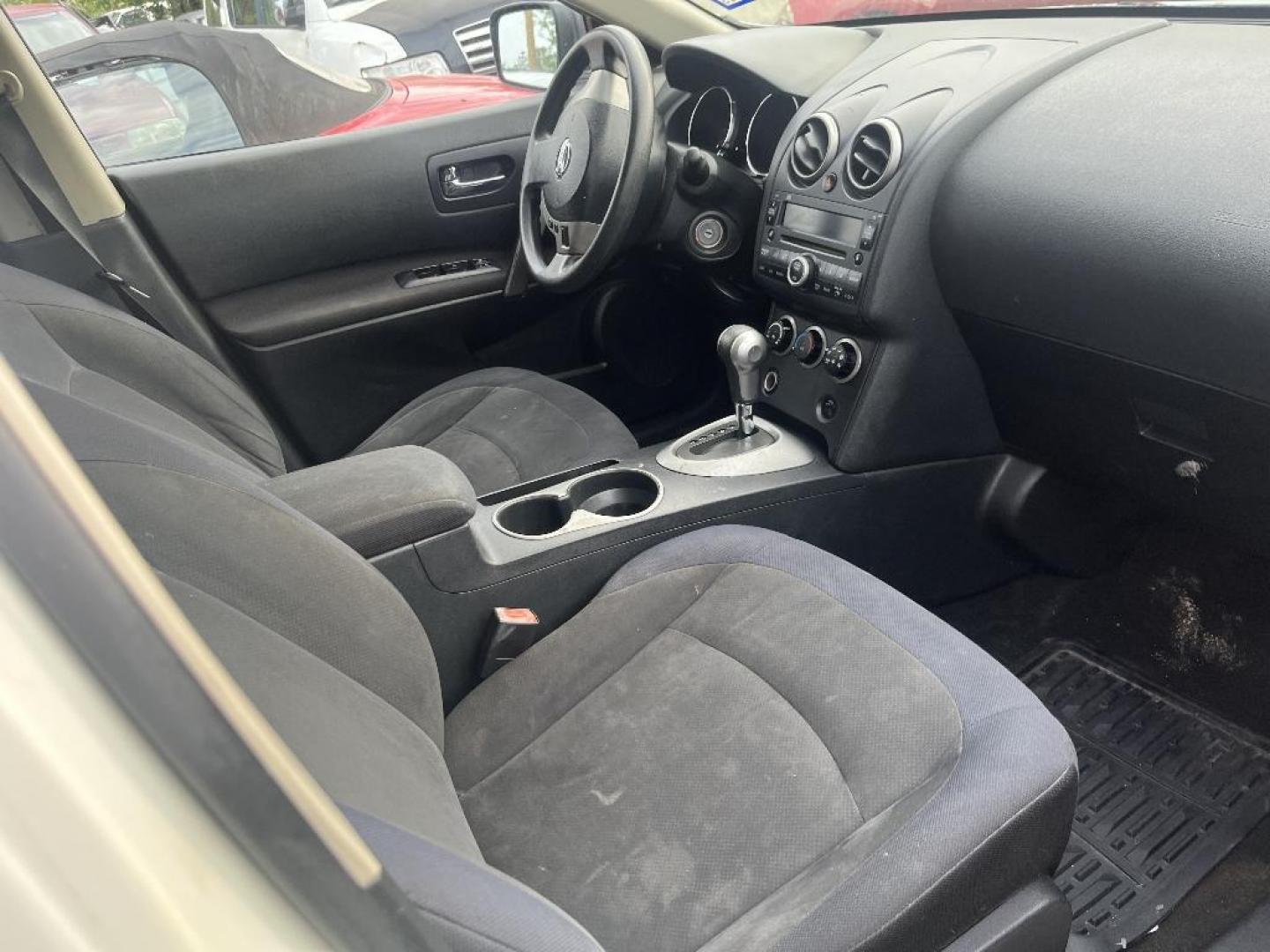 2010 WHITE NISSAN ROGUE S 2WD (JN8AS5MT7AW) with an 2.5L L4 DOHC 16V engine, AUTOMATIC transmission, located at 2303 West Mt. Houston, Houston, 77038, (281) 507-3956, 29.771597, -95.339569 - Photo#3
