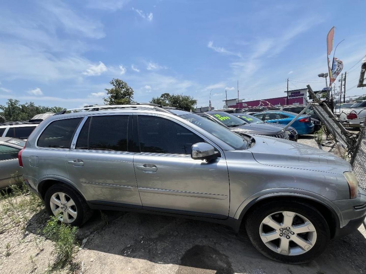 2011 GRAY VOLVO XC90 V8 AWD (YV4852CZ5B1) with an 4.4L V8 DOHC 32V engine, AUTOMATIC transmission, located at 2303 West Mt. Houston, Houston, 77038, (281) 507-3956, 29.771597, -95.339569 - Photo#2