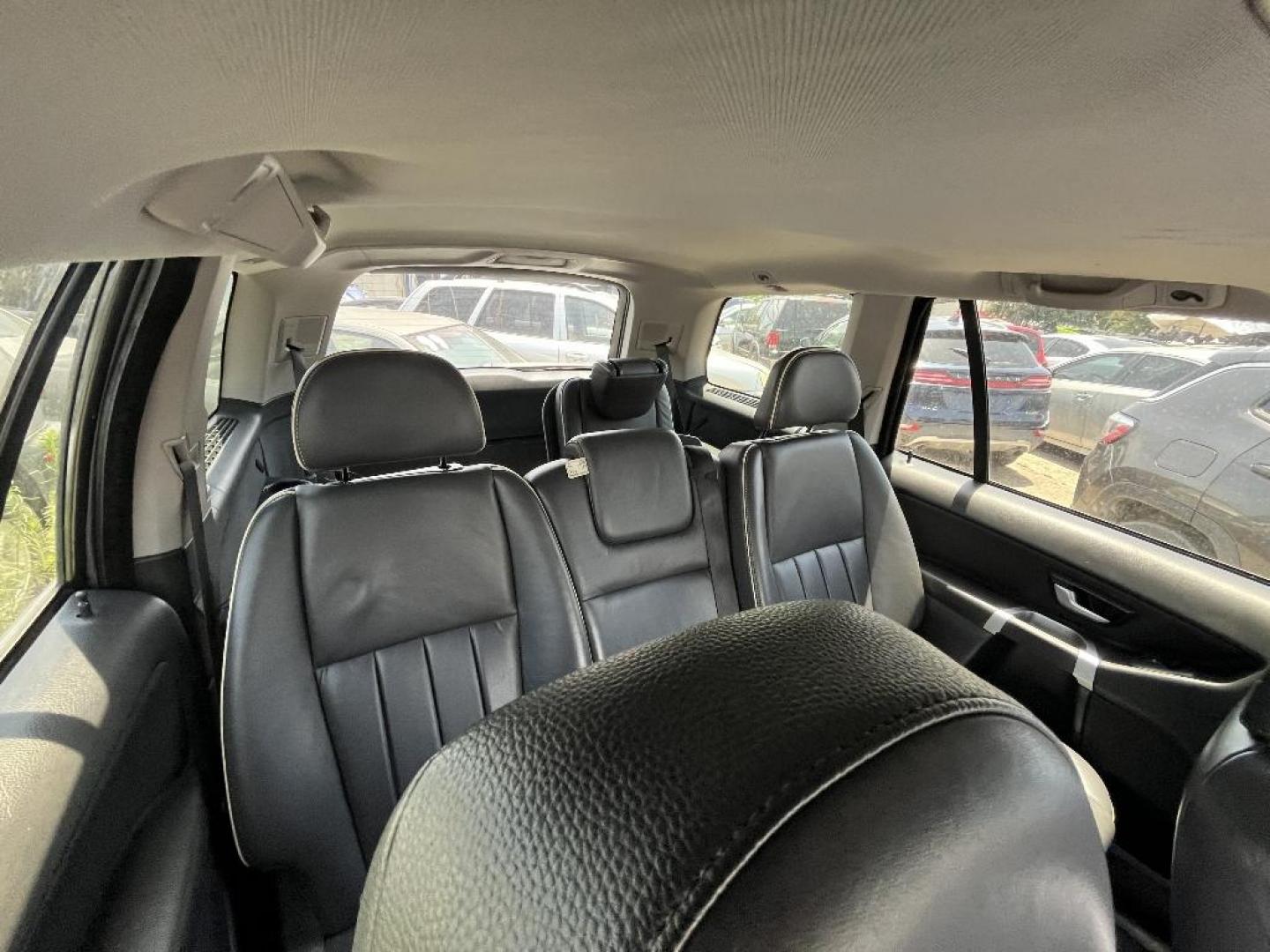 2011 GRAY VOLVO XC90 V8 AWD (YV4852CZ5B1) with an 4.4L V8 DOHC 32V engine, AUTOMATIC transmission, located at 2303 West Mt. Houston, Houston, 77038, (281) 507-3956, 29.771597, -95.339569 - Photo#8