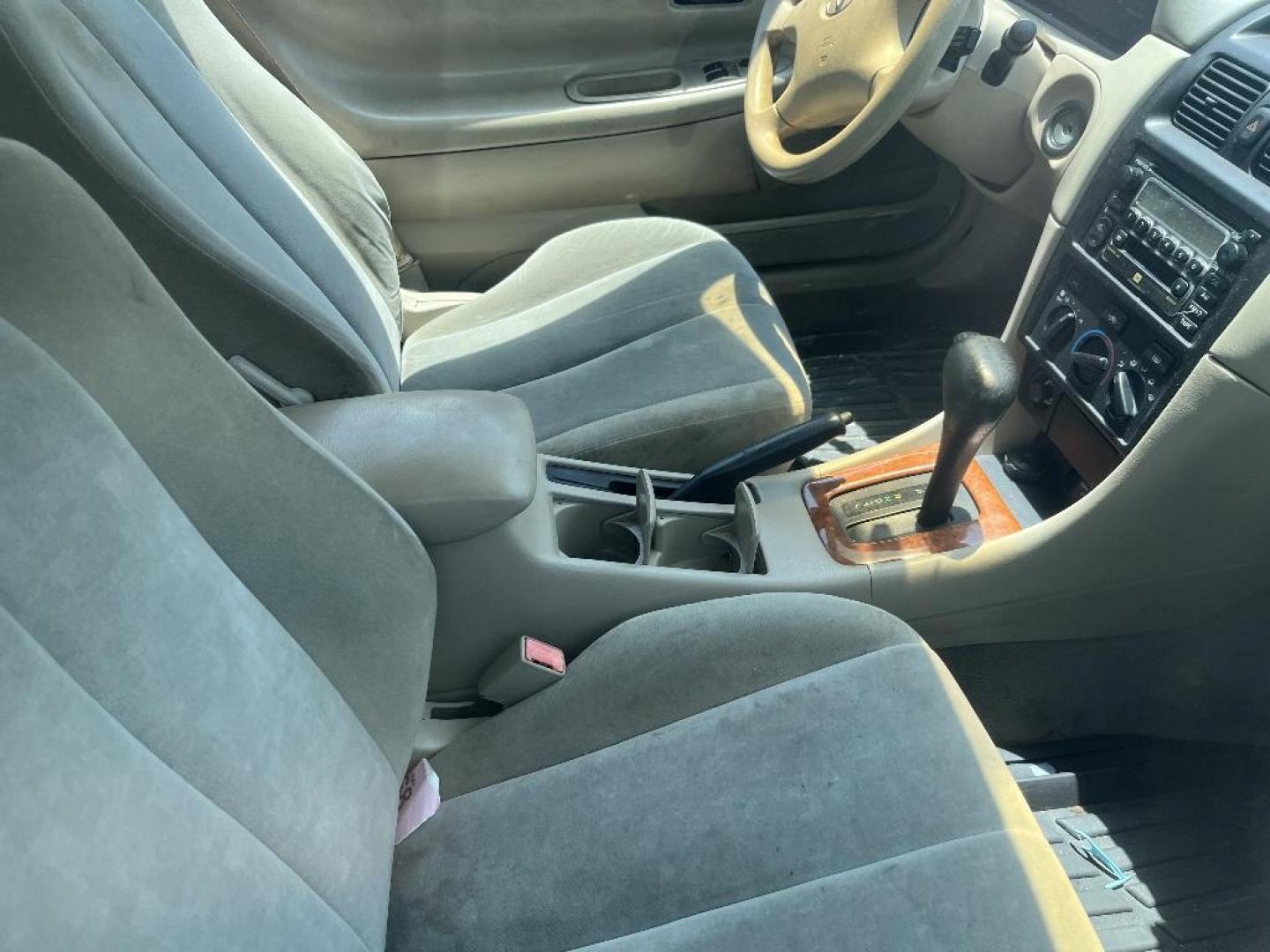 2002 GREEN TOYOTA CAMRY SOLARA SE (2T1CE22PX2C) with an 2.4L L4 DOHC 16V engine, AUTOMATIC transmission, located at 2303 West Mt. Houston, Houston, 77038, (281) 507-3956, 29.771597, -95.339569 - Photo#2