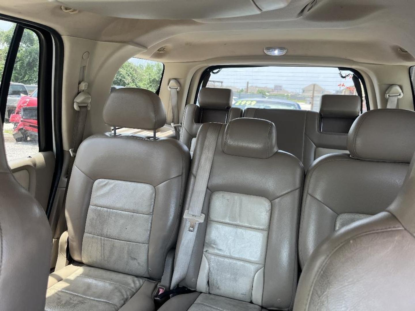 2004 WHITE FORD EXPEDITION Eddie Bauer 5.4L 2WD (1FMFU17LX4L) with an 5.4L V8 SOHC 16V engine, AUTOMATIC transmission, located at 2303 West Mt. Houston, Houston, 77038, (281) 507-3956, 29.771597, -95.339569 - Photo#4