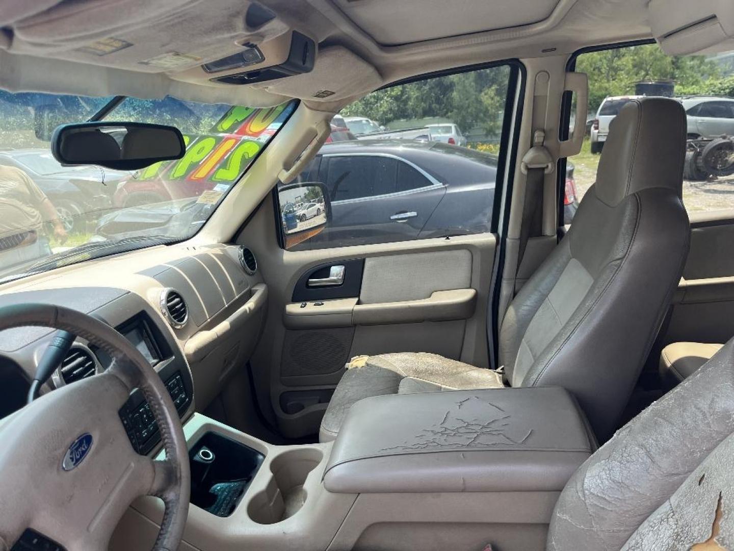 2004 WHITE FORD EXPEDITION Eddie Bauer 5.4L 2WD (1FMFU17LX4L) with an 5.4L V8 SOHC 16V engine, AUTOMATIC transmission, located at 2303 West Mt. Houston, Houston, 77038, (281) 507-3956, 29.771597, -95.339569 - Photo#5