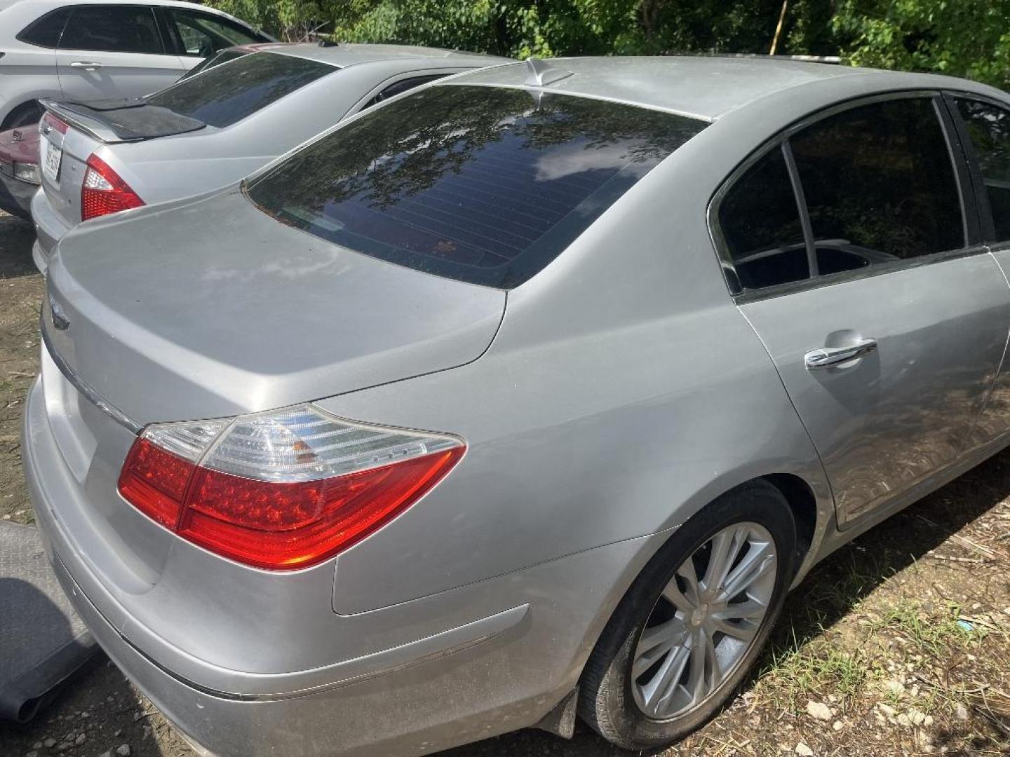 2009 BLACK HYUNDAI GENESIS 4.6L (KMHGC46F29U) with an 4.6L V8 DOHC 32V engine, AUTOMATIC transmission, located at 2303 West Mt. Houston, Houston, 77038, (281) 507-3956, 29.771597, -95.339569 - Photo#5