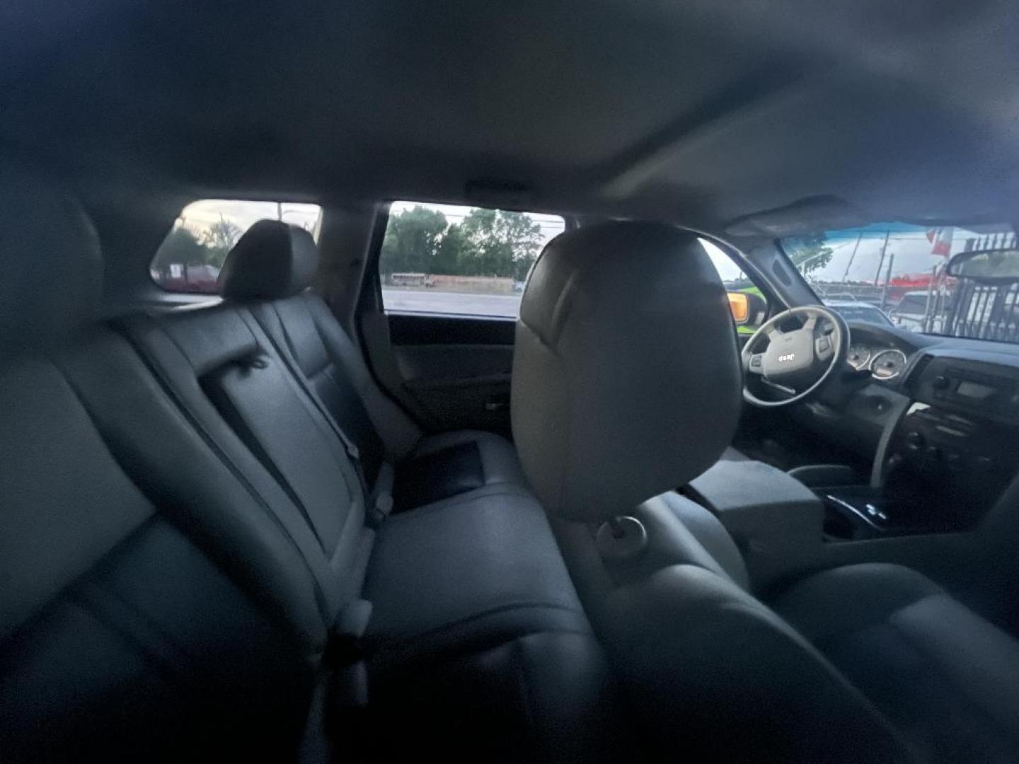 2005 BROWN JEEP GRAND CHEROKEE Limited 4WD (1J4HR58N45C) with an 4.7L V8 SOHC 16V engine, AUTOMATIC transmission, located at 2303 West Mt. Houston, Houston, 77038, (281) 507-3956, 29.771597, -95.339569 - Photo#4