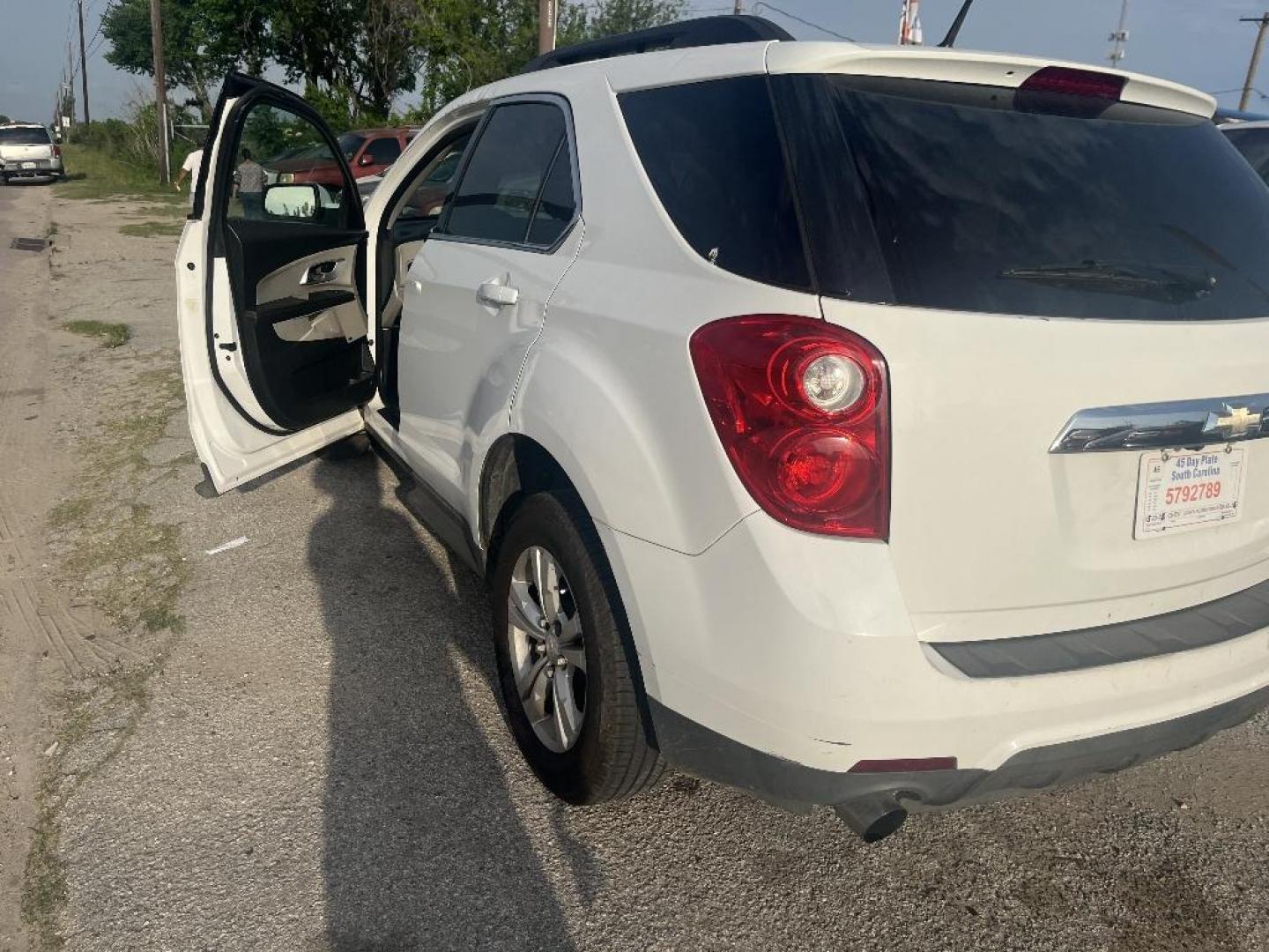 2013 WHITE CHEVROLET EQUINOX 2LT 2WD (2GNFLPE39D6) with an 3.6L V6 DOHC 24V engine, AUTOMATIC transmission, located at 2303 West Mt. Houston, Houston, 77038, (281) 507-3956, 29.771597, -95.339569 - Photo#5