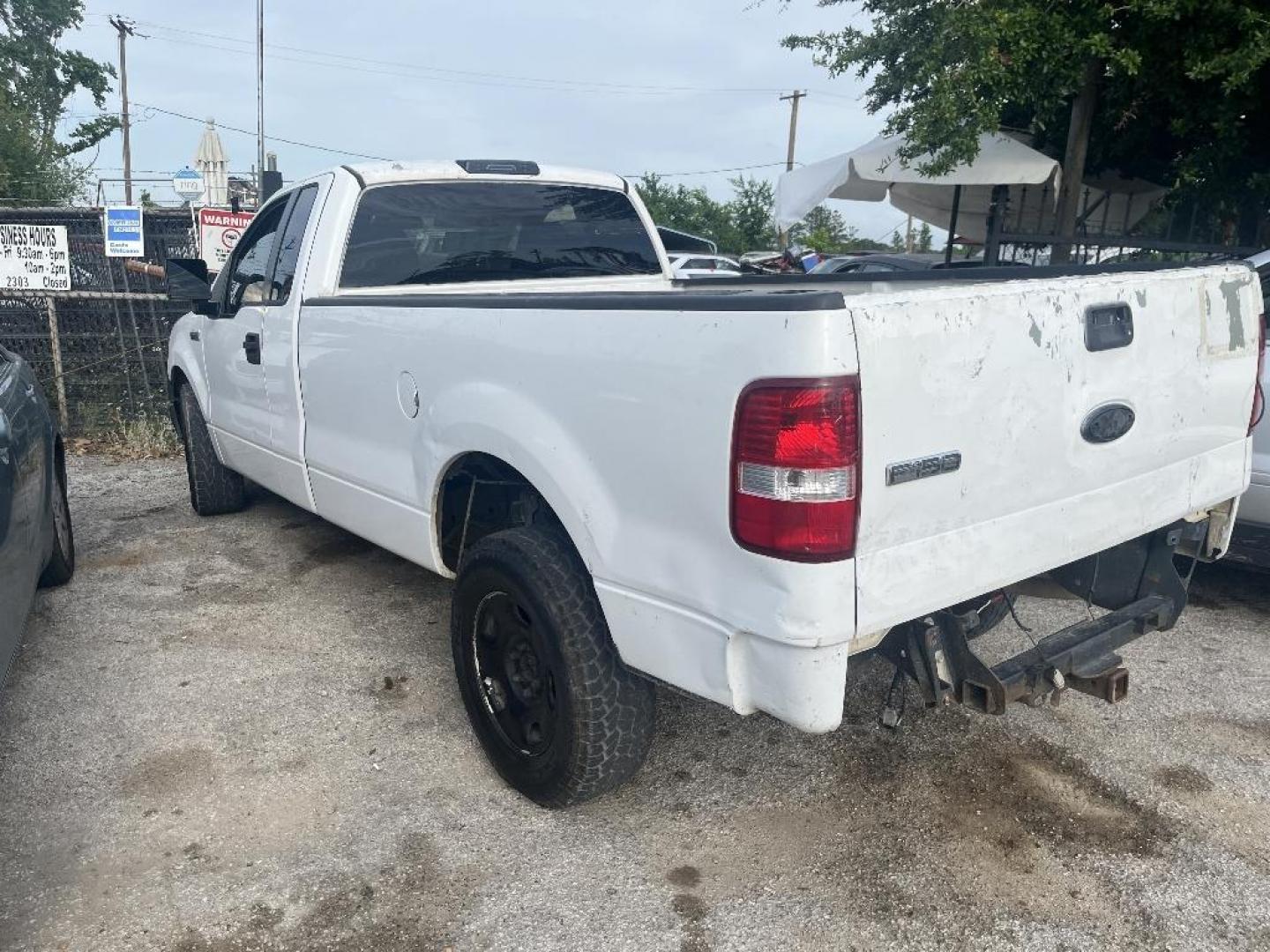 2007 WHITE FORD F-150 STX 2WD (1FTRF12W87K) with an 4.6L V8 SOHC 16V engine, AUTOMATIC transmission, located at 2303 West Mt. Houston, Houston, 77038, (281) 507-3956, 29.771597, -95.339569 - Photo#1