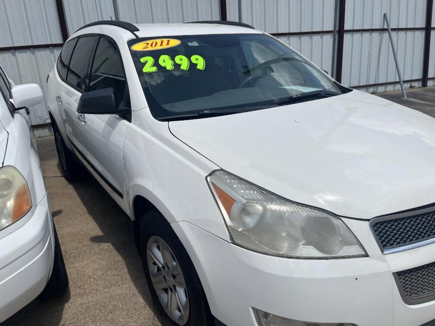 2011 WHITE CHEVROLET TRAVERSE LS FWD w/PDC (1GNKRFED9BJ) with an 3.6L V6 DOHC 24V engine, AUTOMATIC transmission, located at 2303 West Mt. Houston, Houston, 77038, (281) 507-3956, 29.771597, -95.339569 - Photo#0