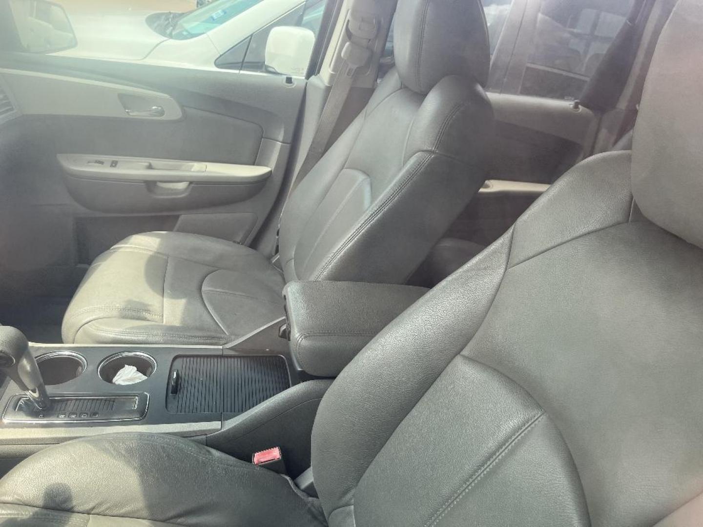 2011 WHITE CHEVROLET TRAVERSE LS FWD w/PDC (1GNKRFED9BJ) with an 3.6L V6 DOHC 24V engine, AUTOMATIC transmission, located at 2303 West Mt. Houston, Houston, 77038, (281) 507-3956, 29.771597, -95.339569 - Photo#1