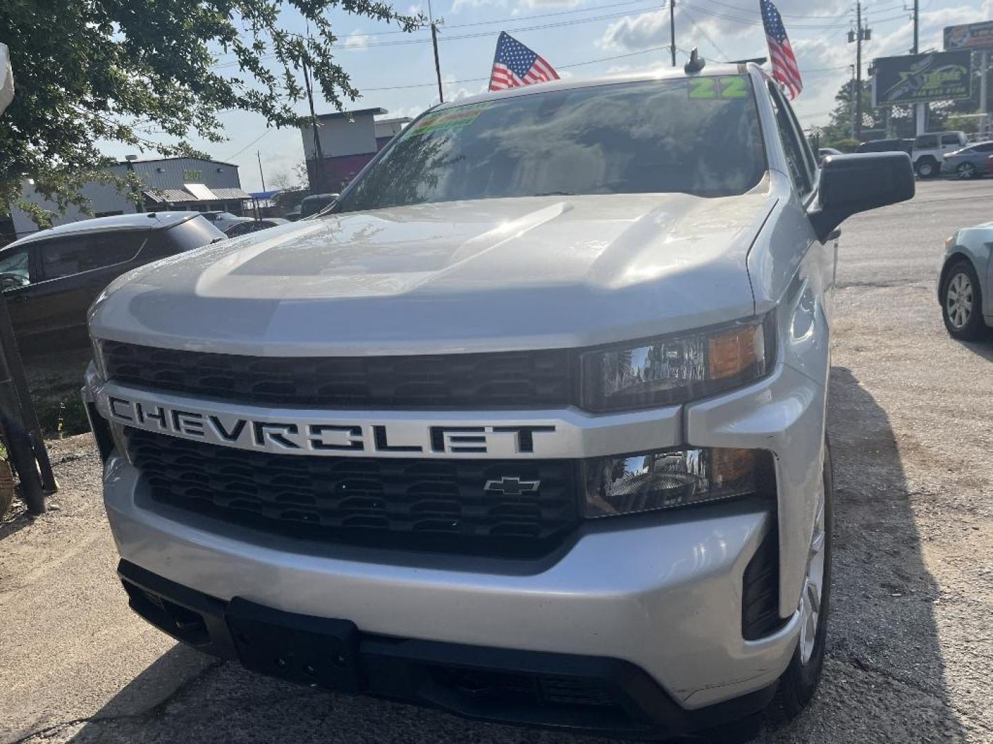 2022 GRAY CHEVROLET SILVERADO 1500 LIMITED Custom Crew Cab Short Box 2WD (3GCPWBEK3NG) with an 2.7L L4 DOHC 16V TURBO engine, AUTOMATIC transmission, located at 2303 West Mt. Houston, Houston, 77038, (281) 507-3956, 29.771597, -95.339569 - Photo#5