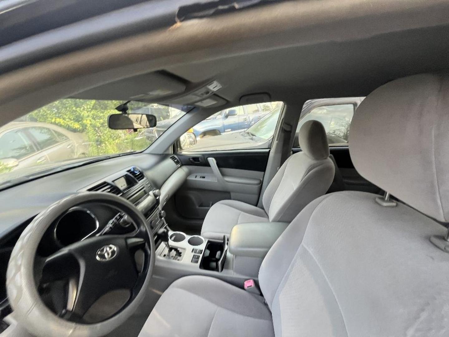 2008 BLACK TOYOTA HIGHLANDER Base 2WD (JTEDS41A882) with an 3.5L V6 DOHC 24V engine, AUTOMATIC transmission, located at 2303 West Mt. Houston, Houston, 77038, (281) 507-3956, 29.771597, -95.339569 - Photo#2