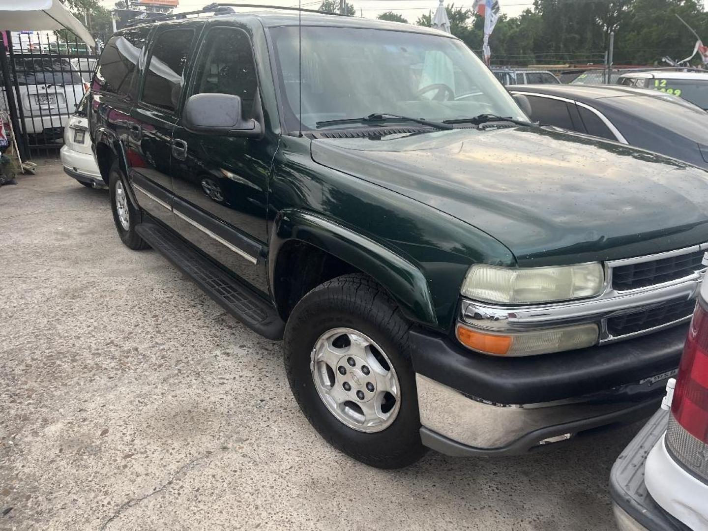 2004 GREEN CHEVROLET SUBURBAN 1500 2WD (3GNEC16Z54G) with an 5.3L V8 OHV 16V FFV engine, AUTOMATIC transmission, located at 2303 West Mt. Houston, Houston, 77038, (281) 507-3956, 29.771597, -95.339569 - Photo#0